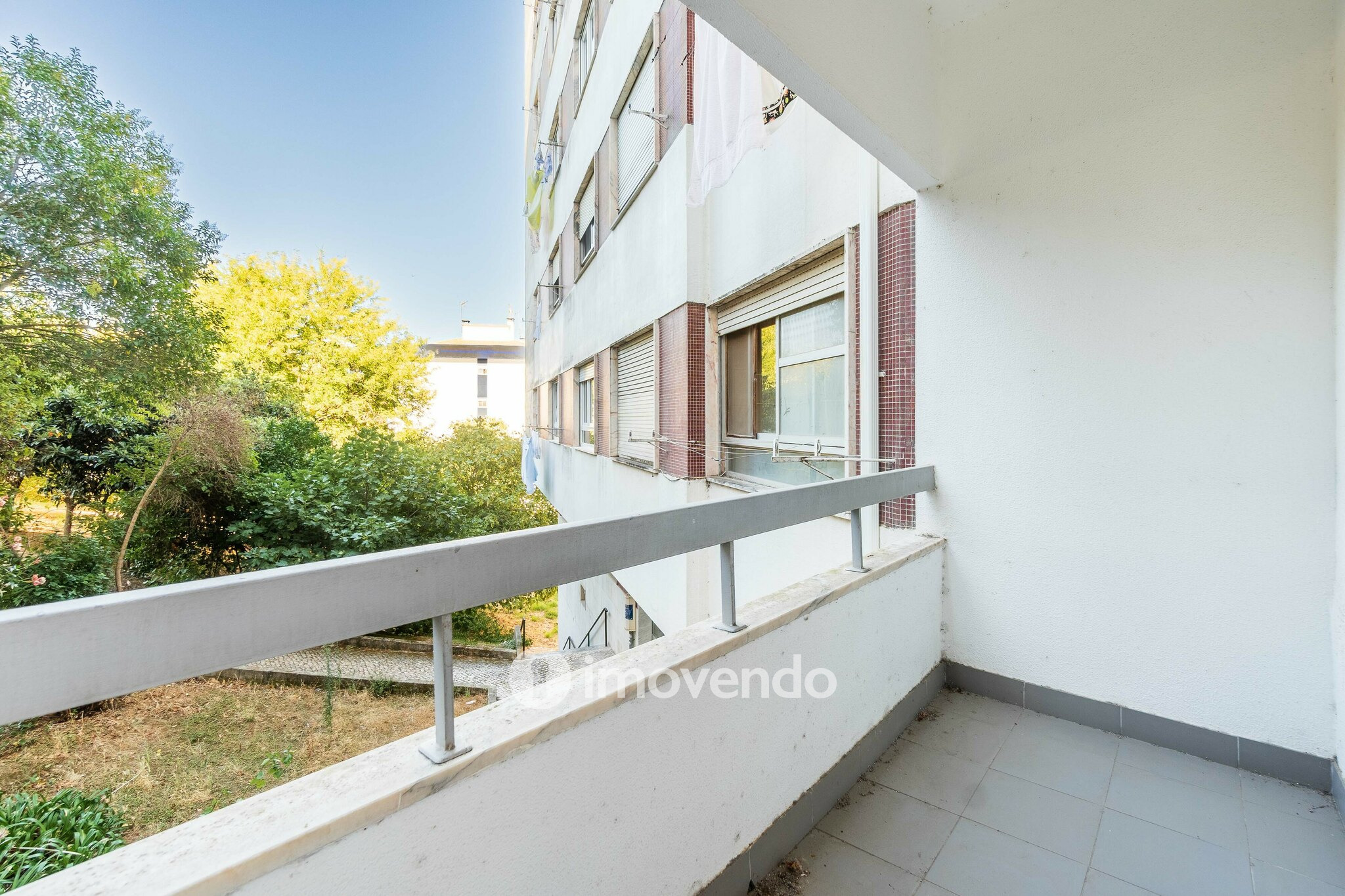 Apartamento T2, com áreas amplas e varanda, na Póvoa de Santa Iria