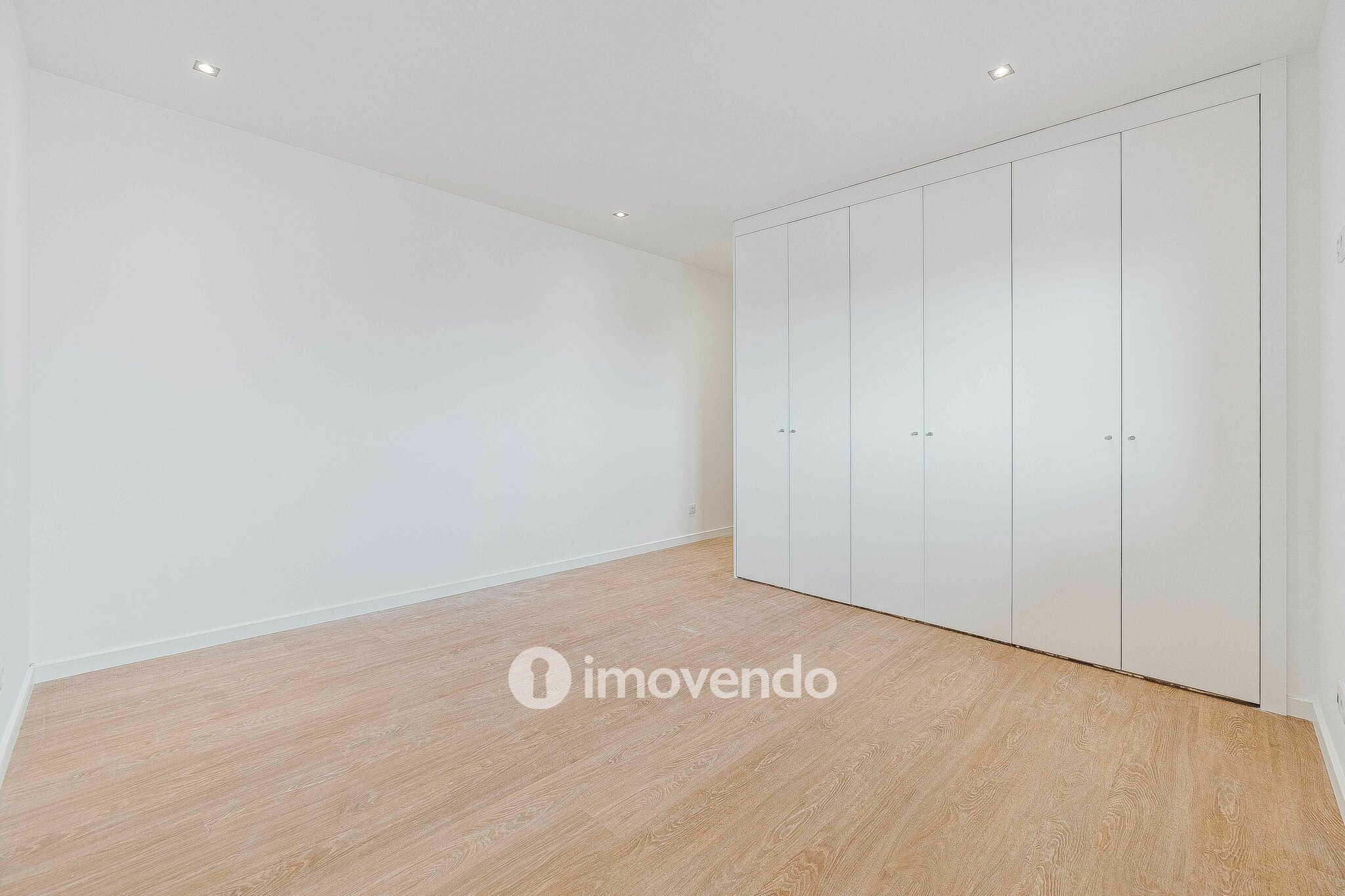 Apartamento T3 Duplex novo, com terraço e garagem, em Loures