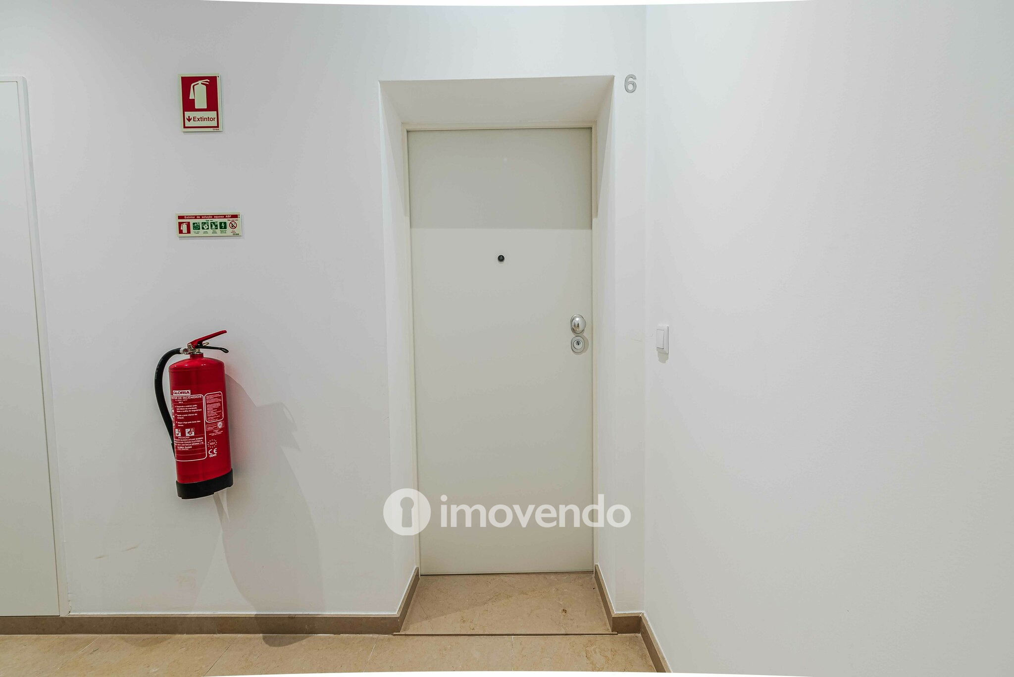 Apartamento T1 exclusivo, pronto a habitar, no Condomínio Bouga Nville