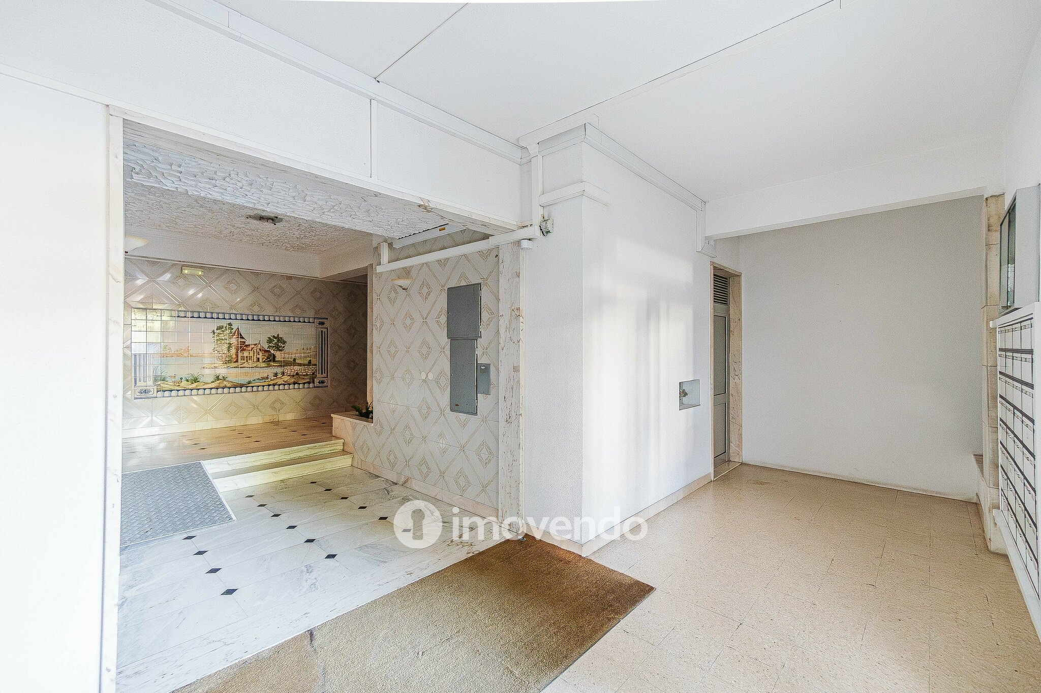 Apartamento T2, com áreas amplas e varanda, na Póvoa de Santa Iria