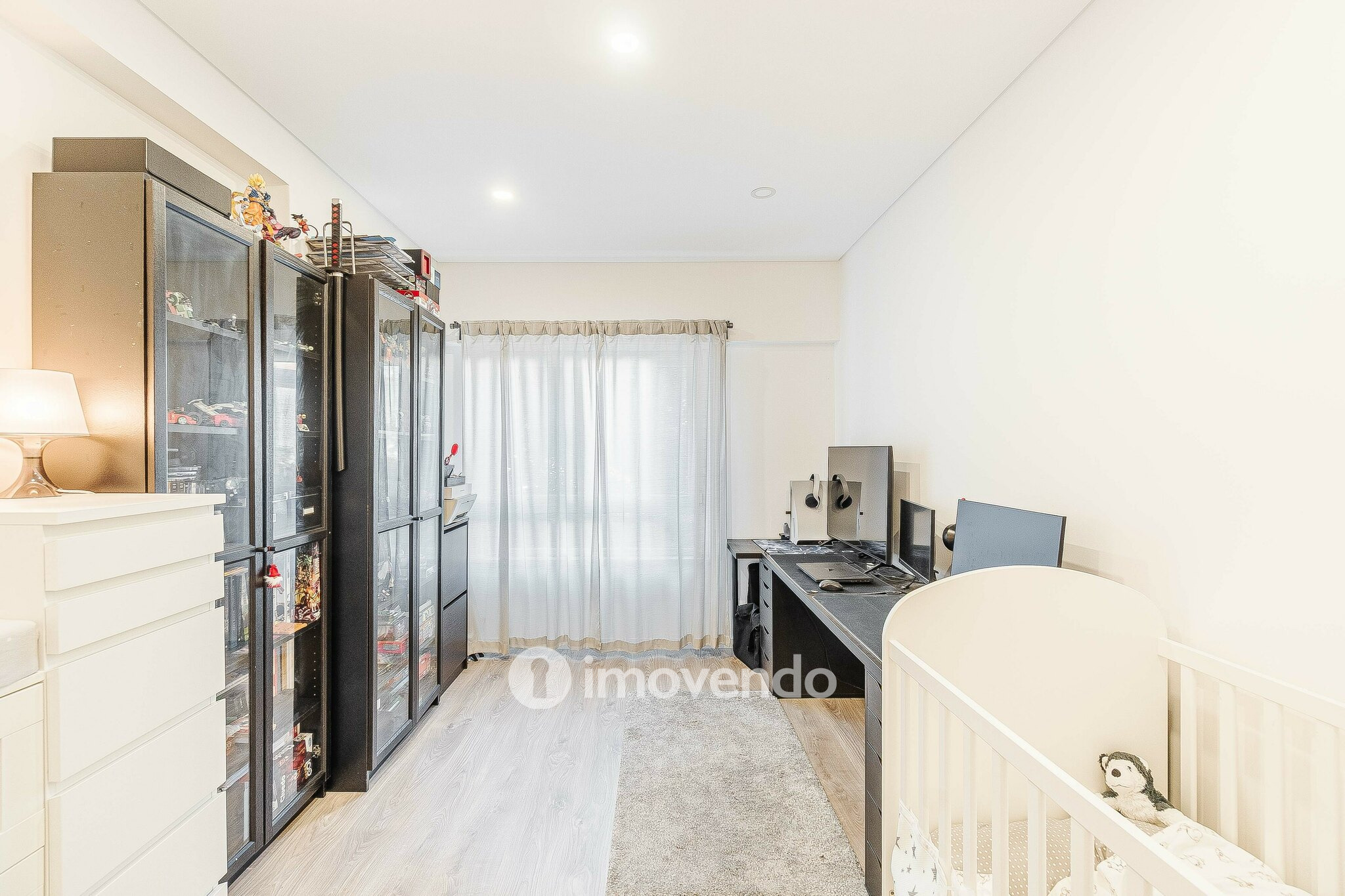 Apartamento T2, com áreas amplas e varanda, na Póvoa de Santa Iria