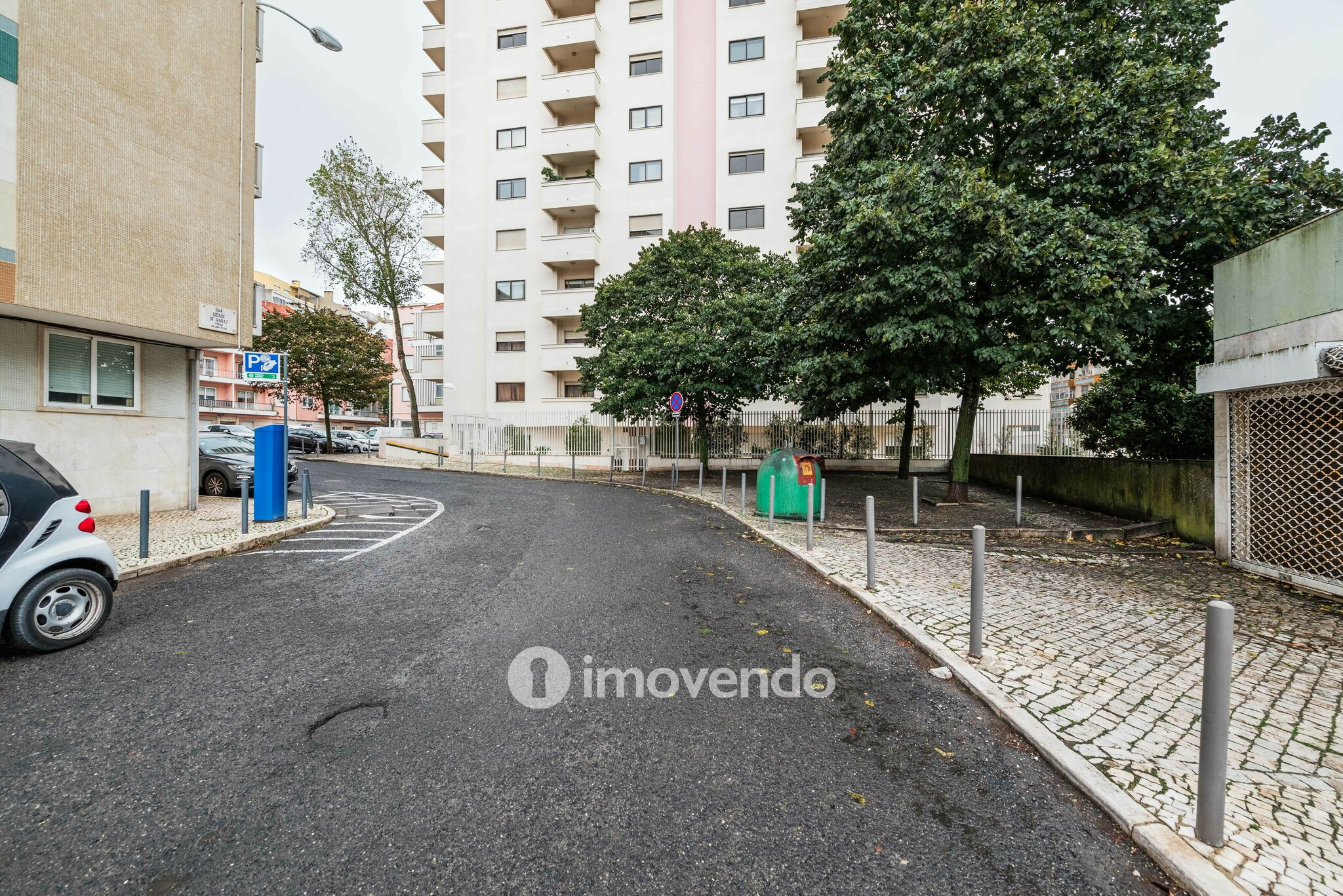 Apartamento T2 remodelado, com cozinha equipada, em Benfica