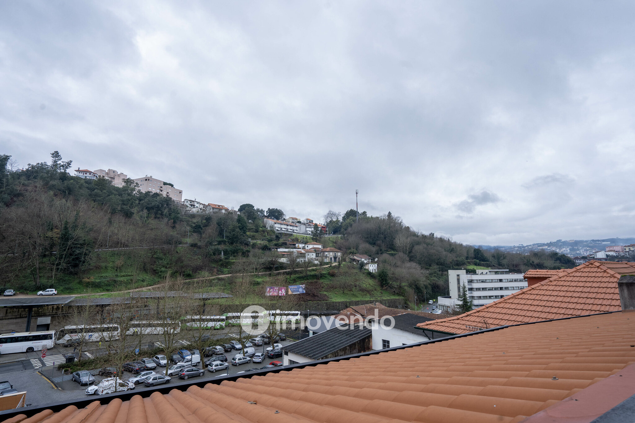 Apartamento T2+1 renovado, com terraço com 27m², em Amarante