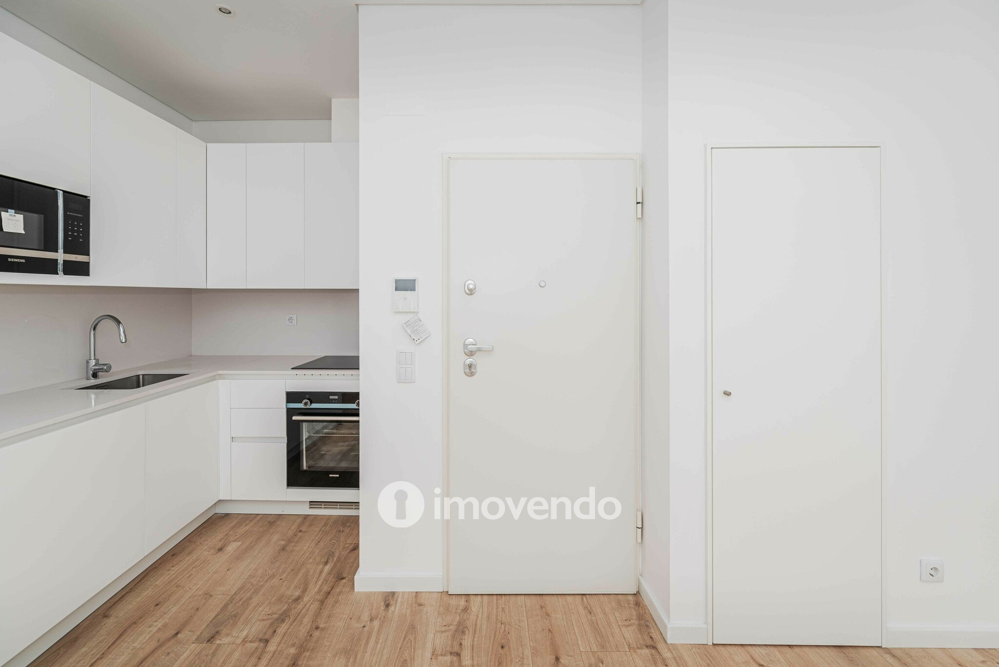 Apartamento T1 exclusivo, pronto a habitar, no Condomínio Bouga Nville