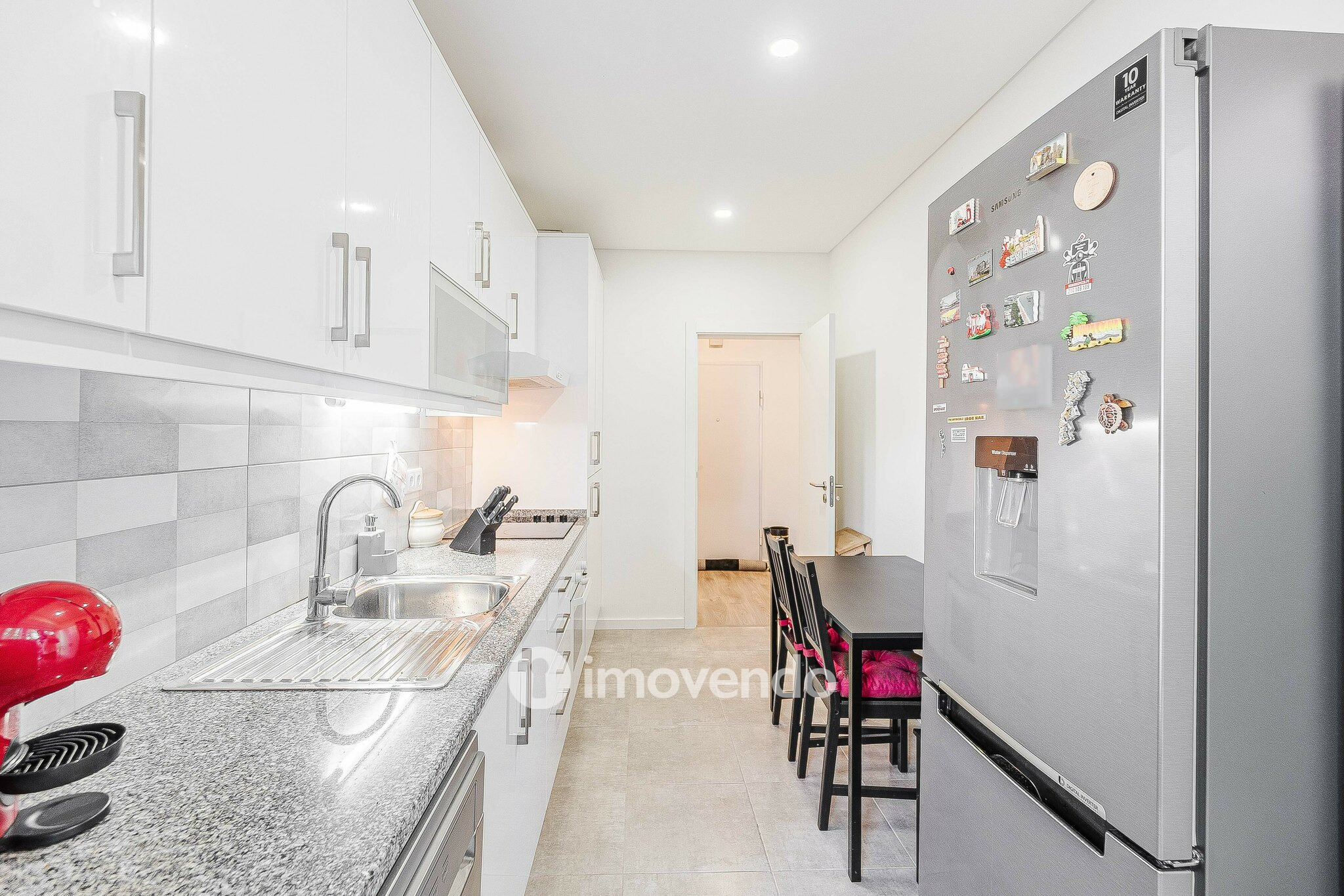 Apartamento T2, com áreas amplas e varanda, na Póvoa de Santa Iria