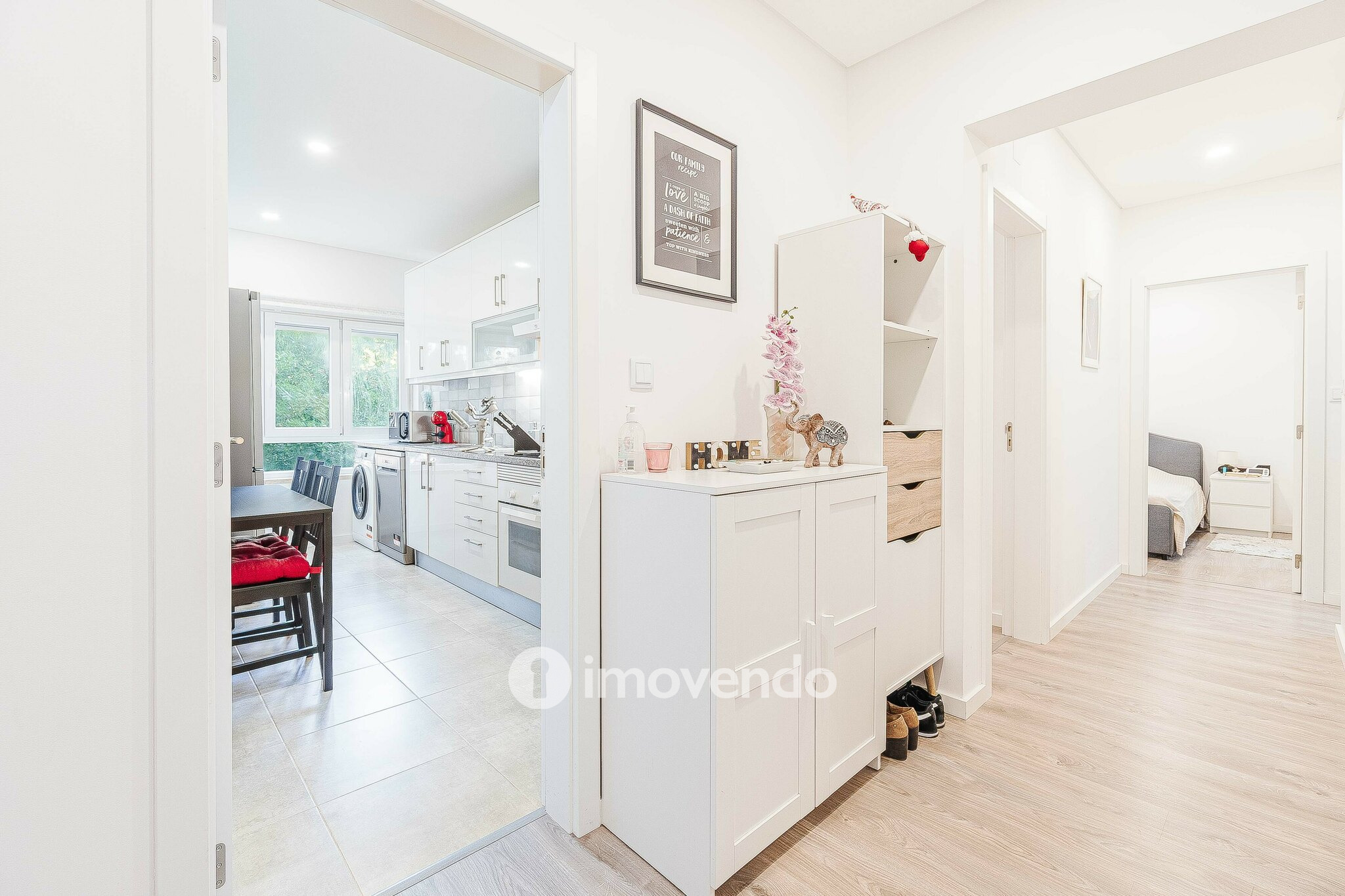 Apartamento T2, com áreas amplas e varanda, na Póvoa de Santa Iria