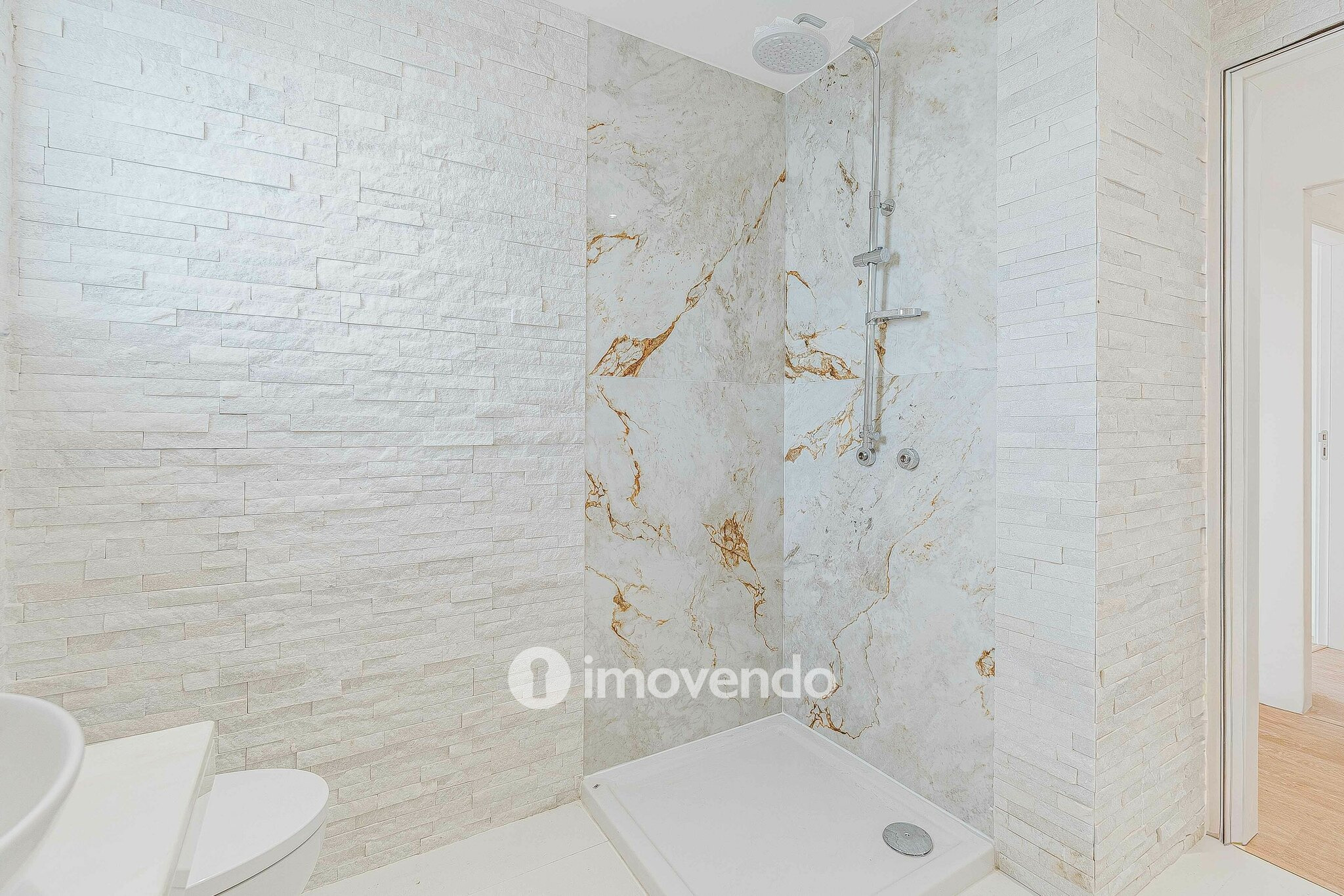 Apartamento T3 Duplex novo, com terraço e garagem, em Loures