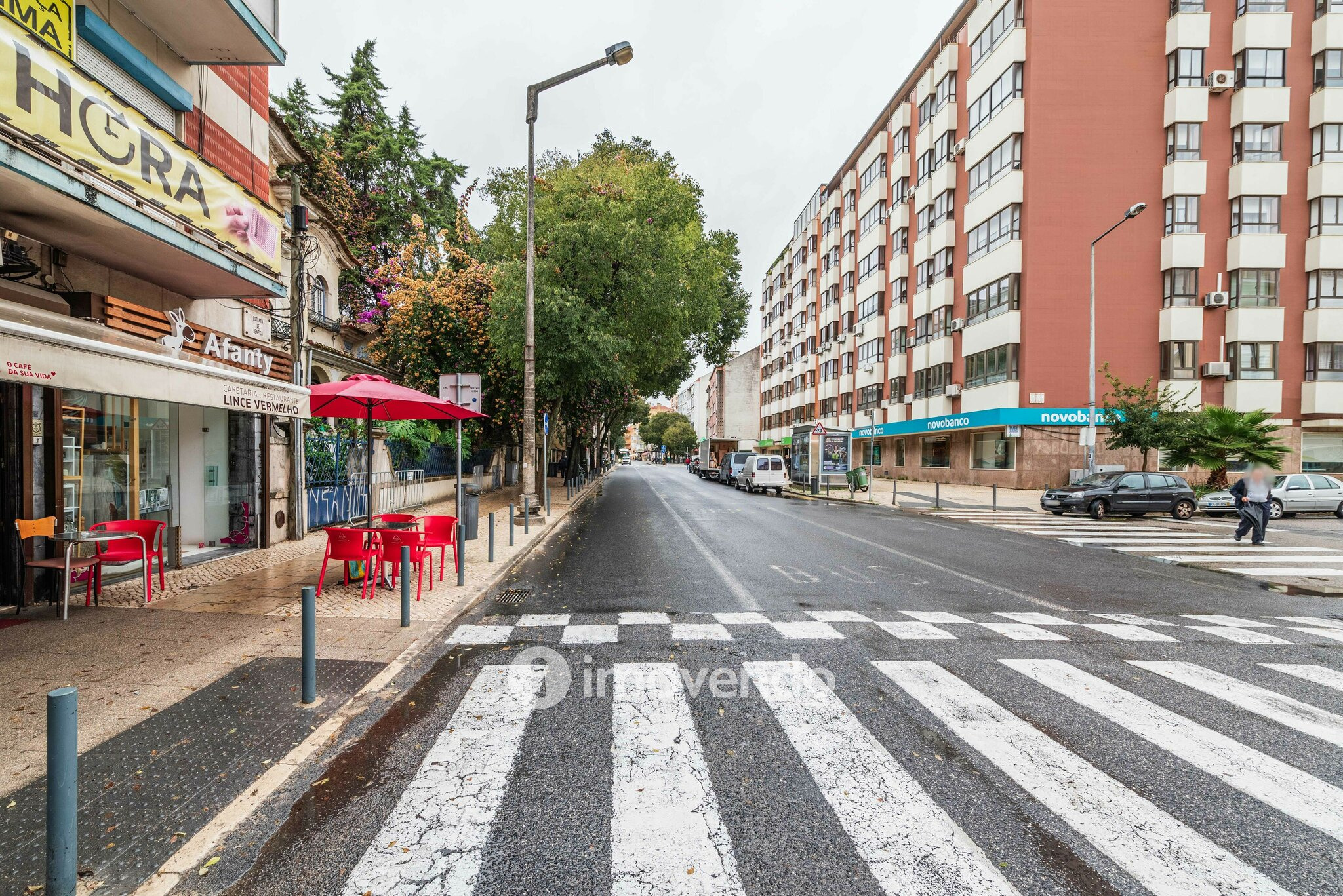 Apartamento T1 novo, com estacionamento, no Condomínio Bouga Nville