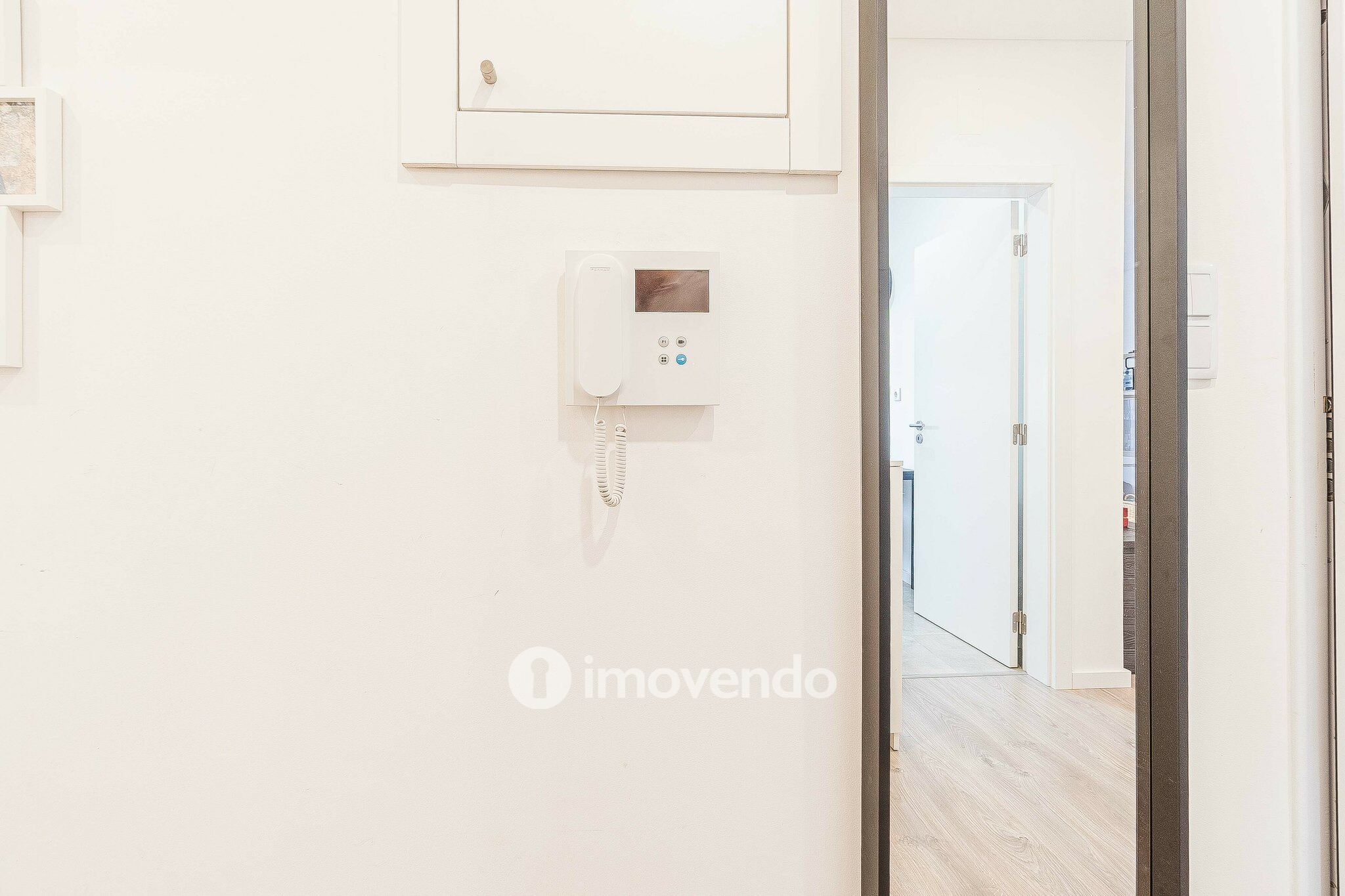 Apartamento T2, com áreas amplas e varanda, na Póvoa de Santa Iria