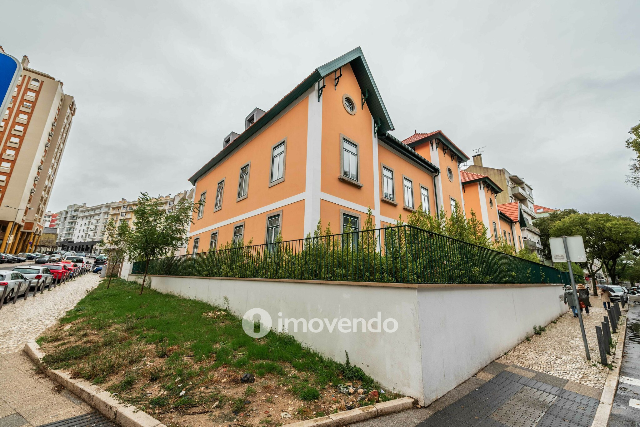 Apartamento T1 novo, com estacionamento, no Condomínio Bouga Nville