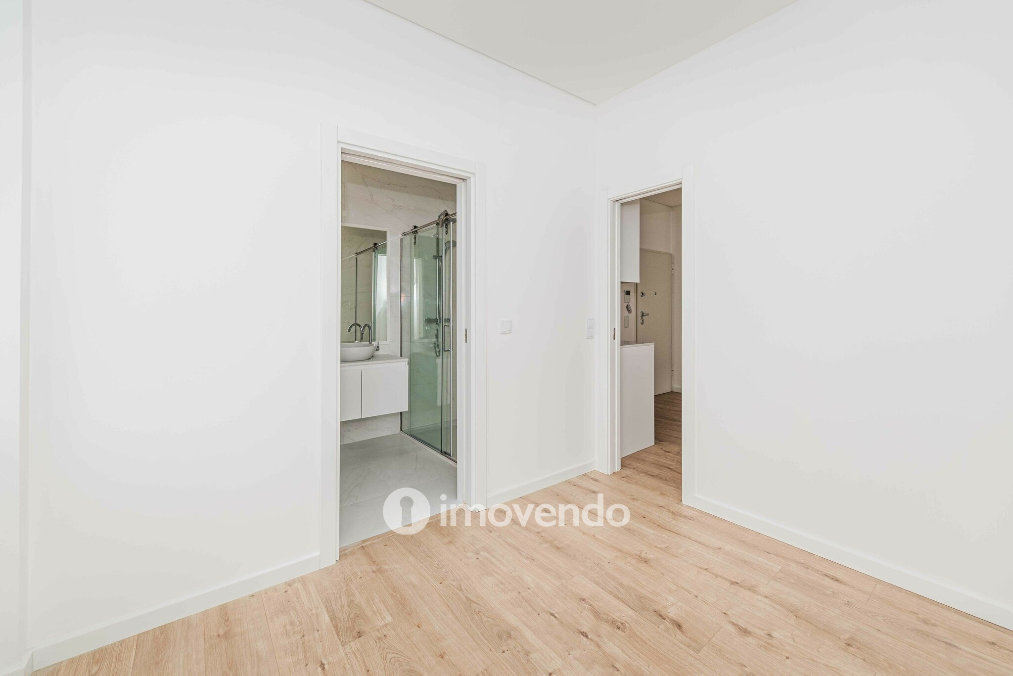 Apartamento T1 exclusivo, pronto a habitar, no Condomínio Bouga Nville