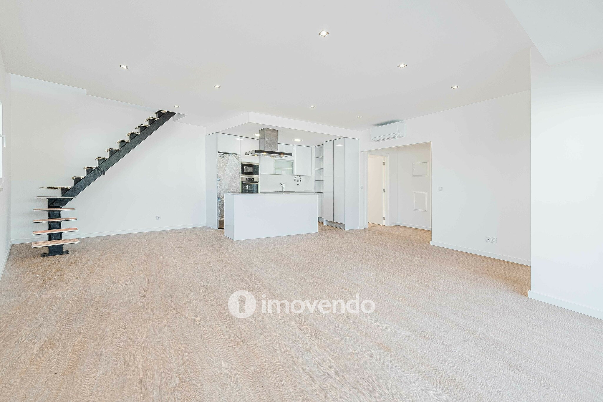 Apartamento T3 Duplex novo, com terraço e garagem, em Loures