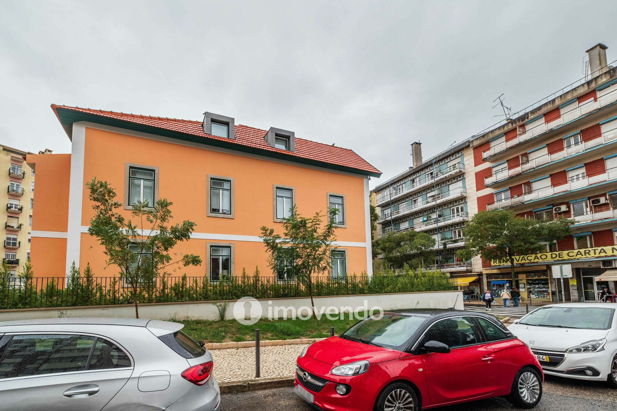 Apartamento T1 novo, com estacionamento, no Condomínio Bouga Nville