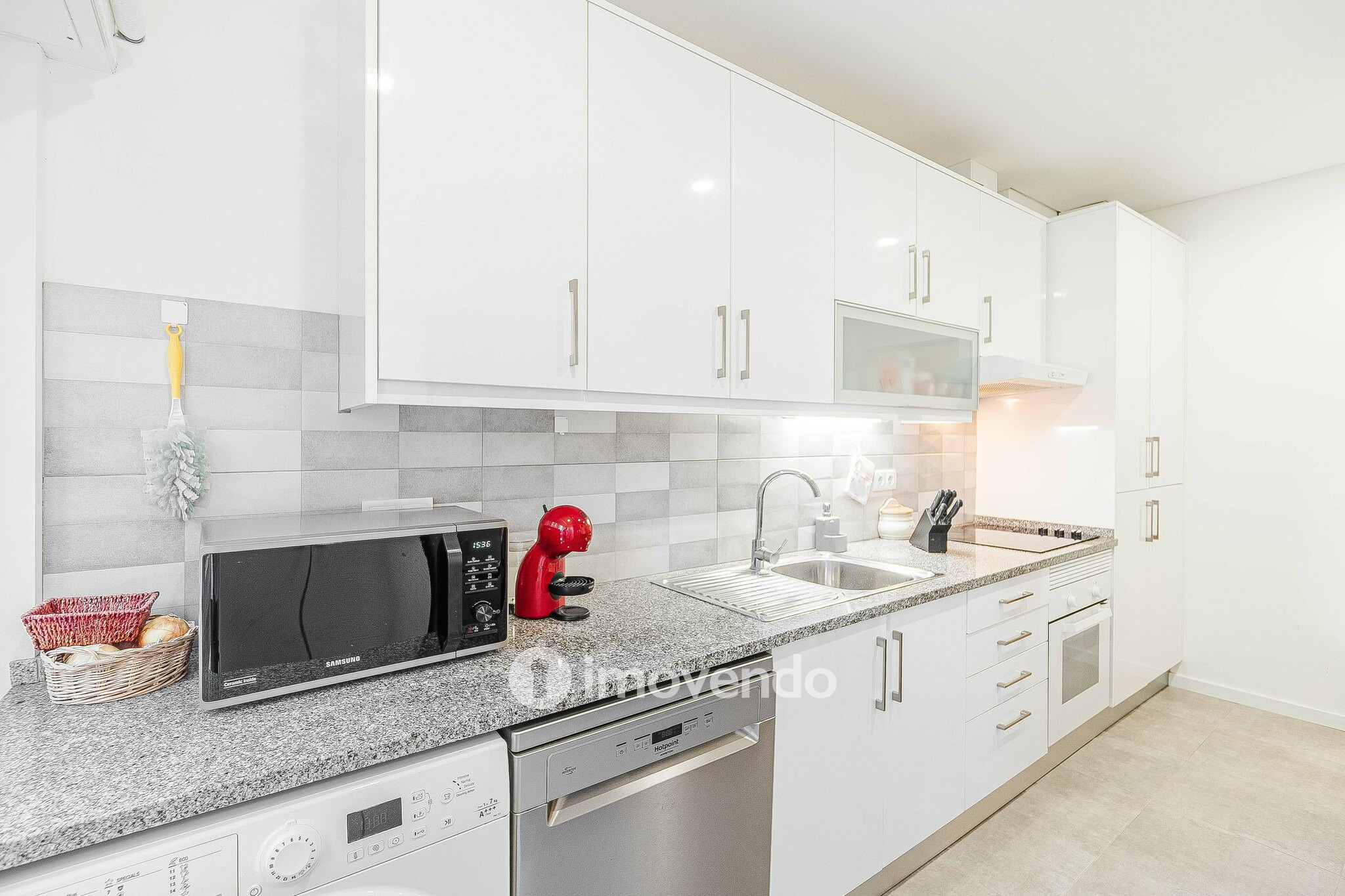 Apartamento T2, com áreas amplas e varanda, na Póvoa de Santa Iria