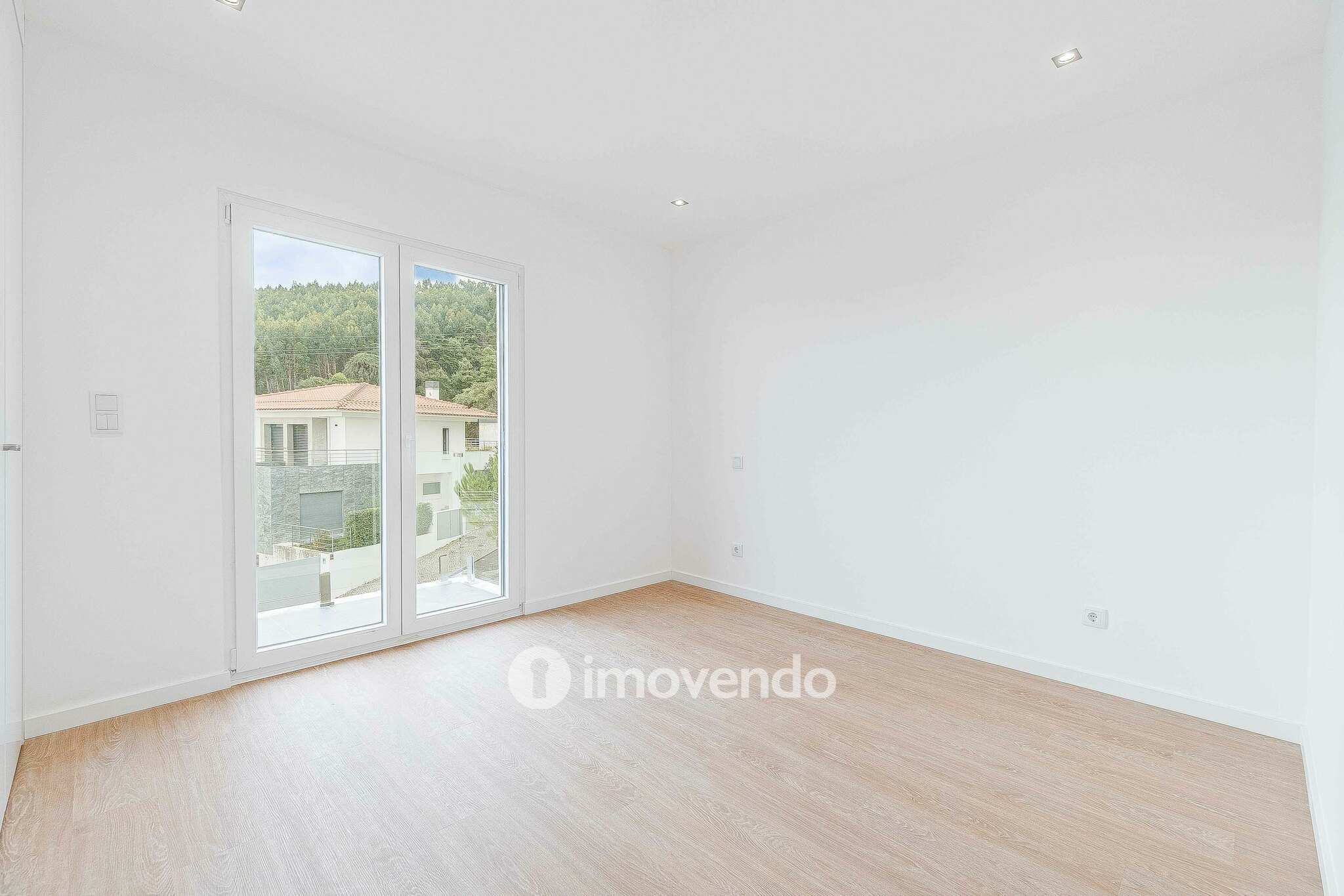 Apartamento T3 Duplex novo, com terraço e garagem, em Loures