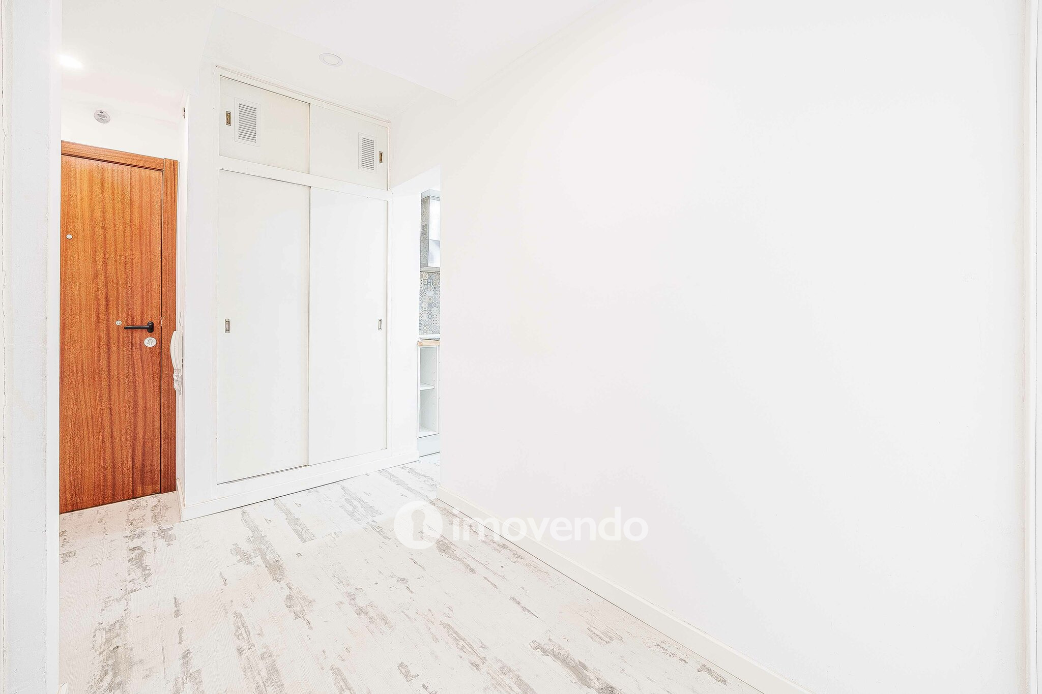 Apartamento T1 totalmente renovado, com varanda, na Sobreda