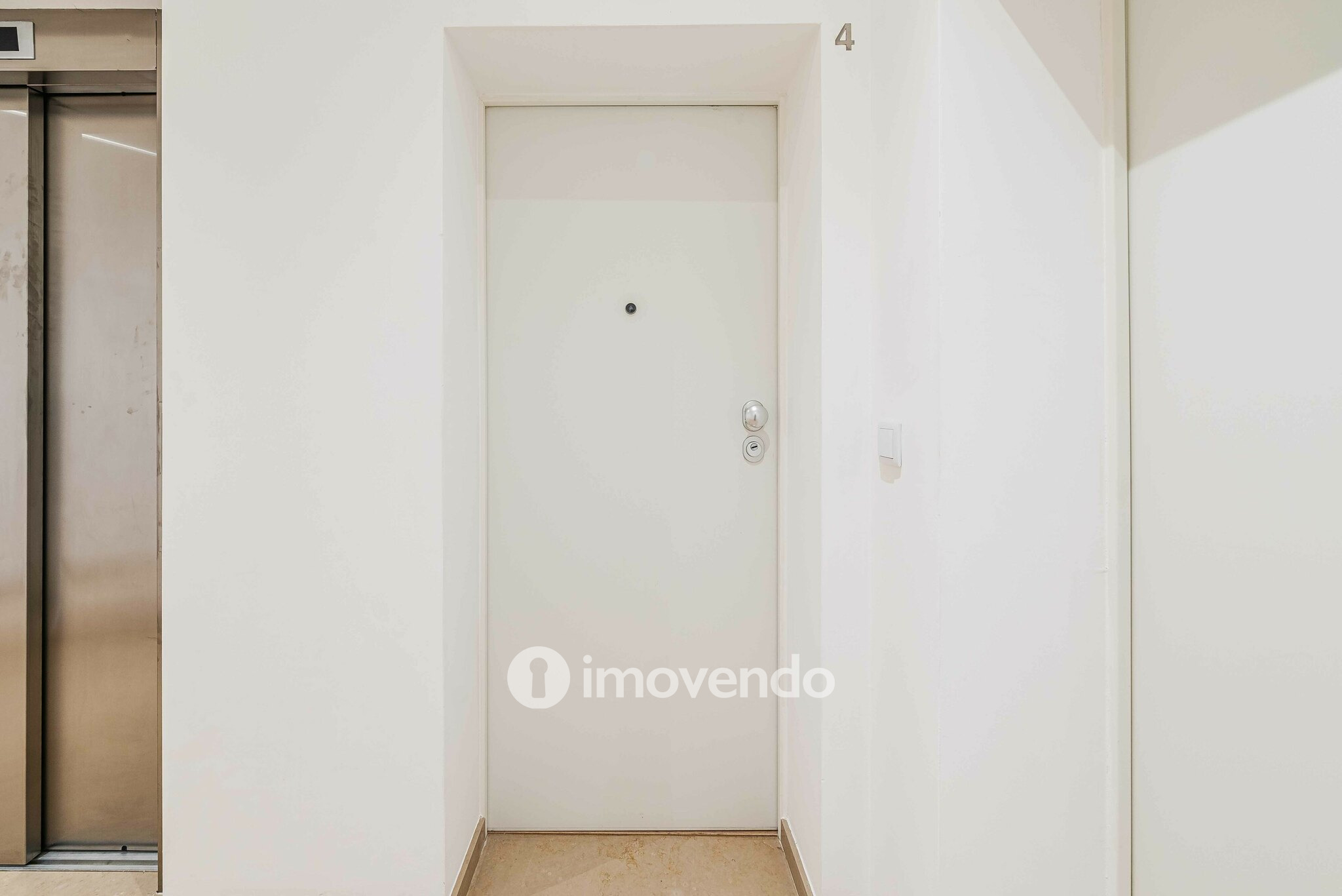 Apartamento T1 novo, com estacionamento, no Condomínio Bouga Nville