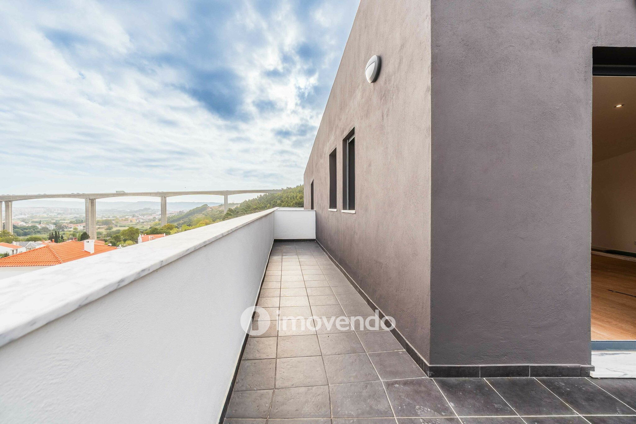 Apartamento T3 Duplex novo, com terraço e garagem, em Loures