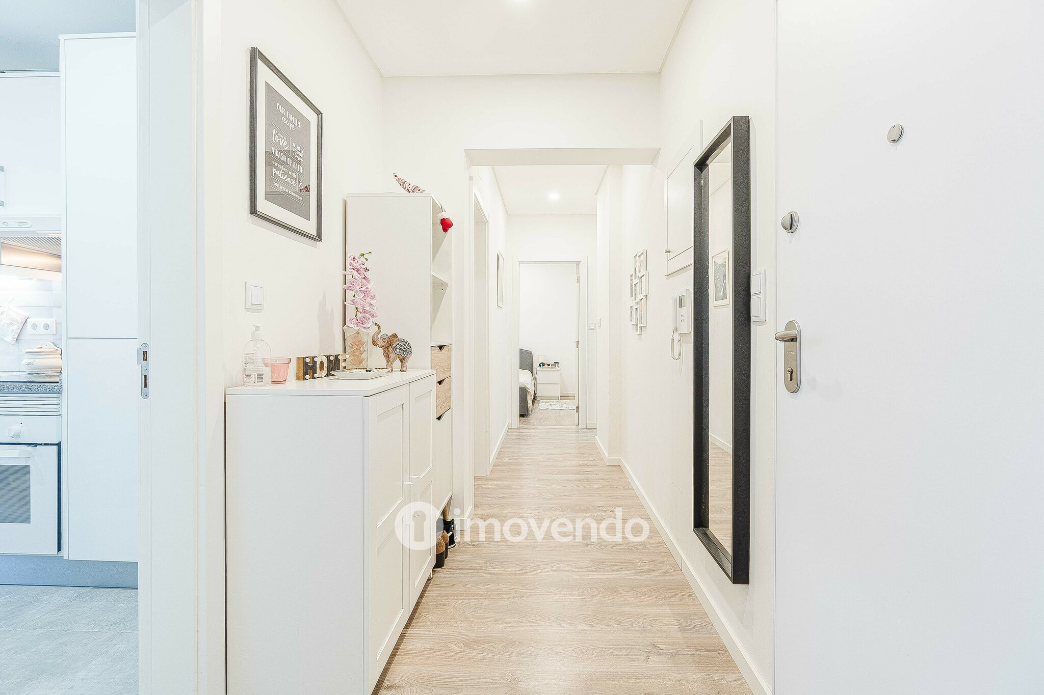 Apartamento T2, com áreas amplas e varanda, na Póvoa de Santa Iria