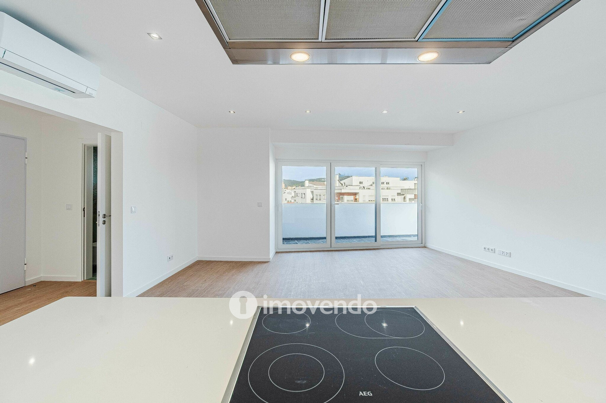 Apartamento T3 Duplex novo, com terraço e garagem, em Loures