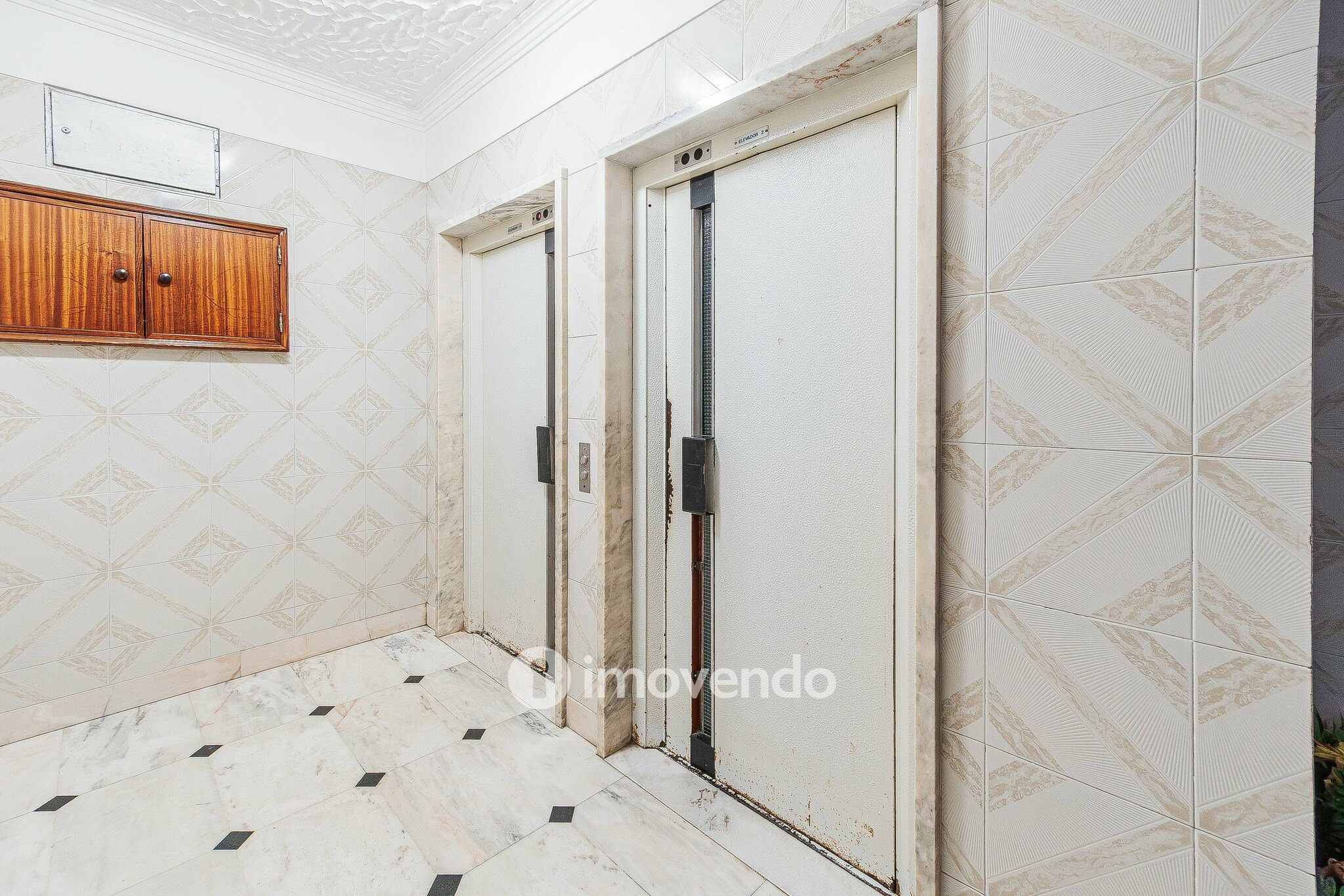Apartamento T2, com áreas amplas e varanda, na Póvoa de Santa Iria