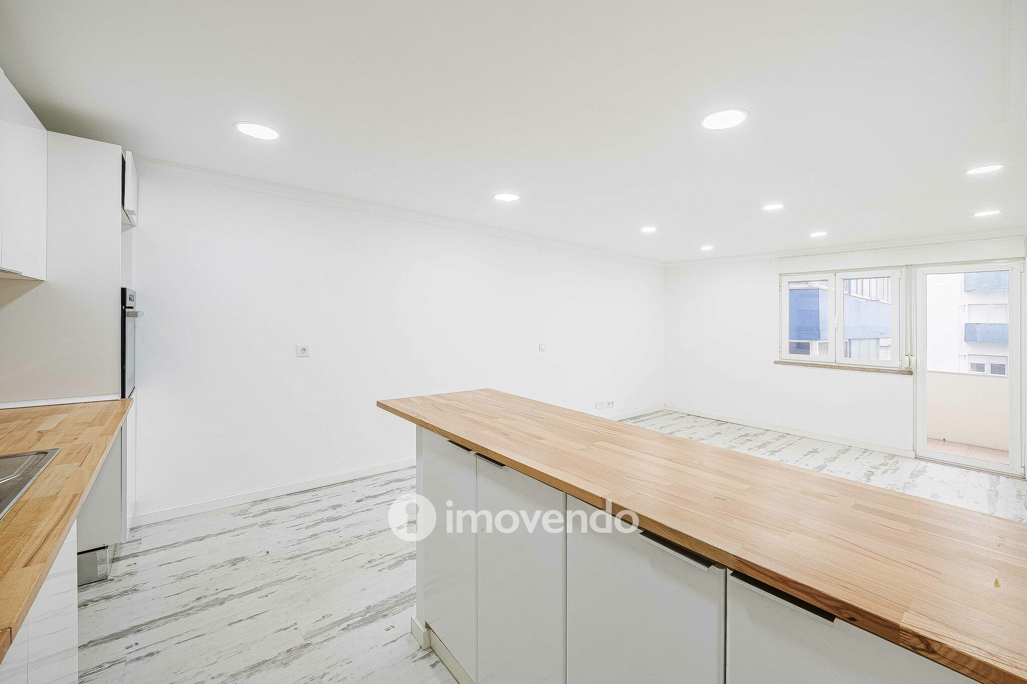 Apartamento T1 totalmente renovado, com varanda, na Sobreda
