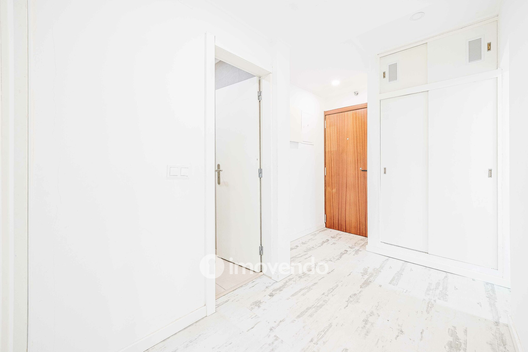 Apartamento T1 totalmente renovado, com varanda, na Sobreda