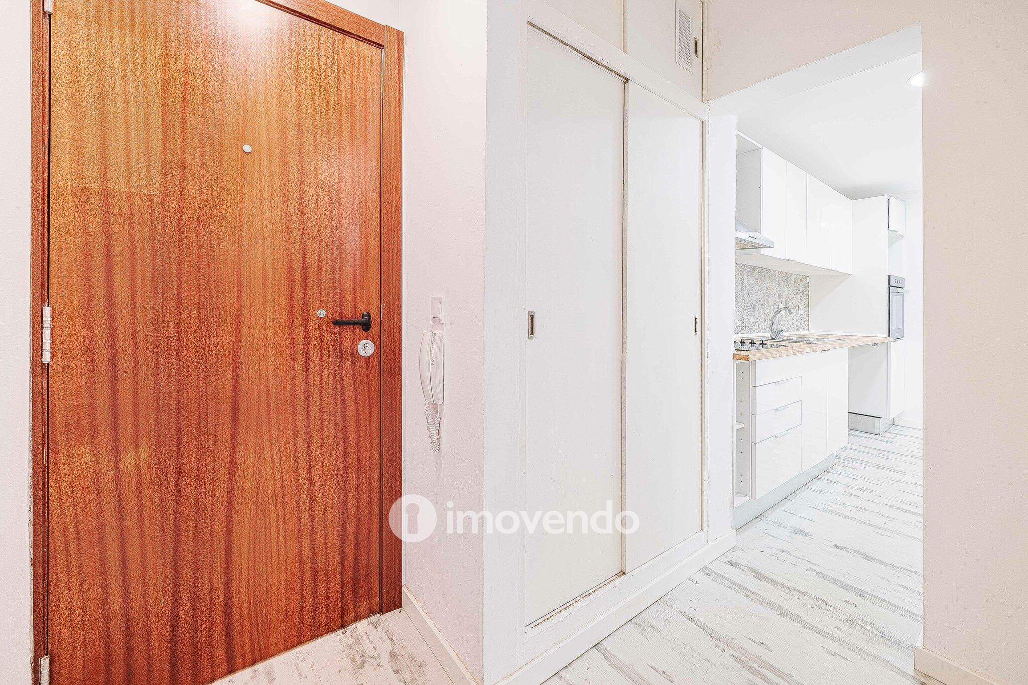 Apartamento T1 totalmente renovado, com varanda, na Sobreda