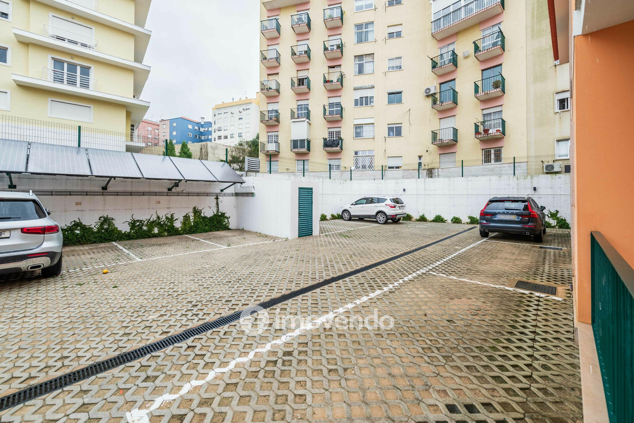 Apartamento T1 novo, com estacionamento, no Condomínio Bouga Nville