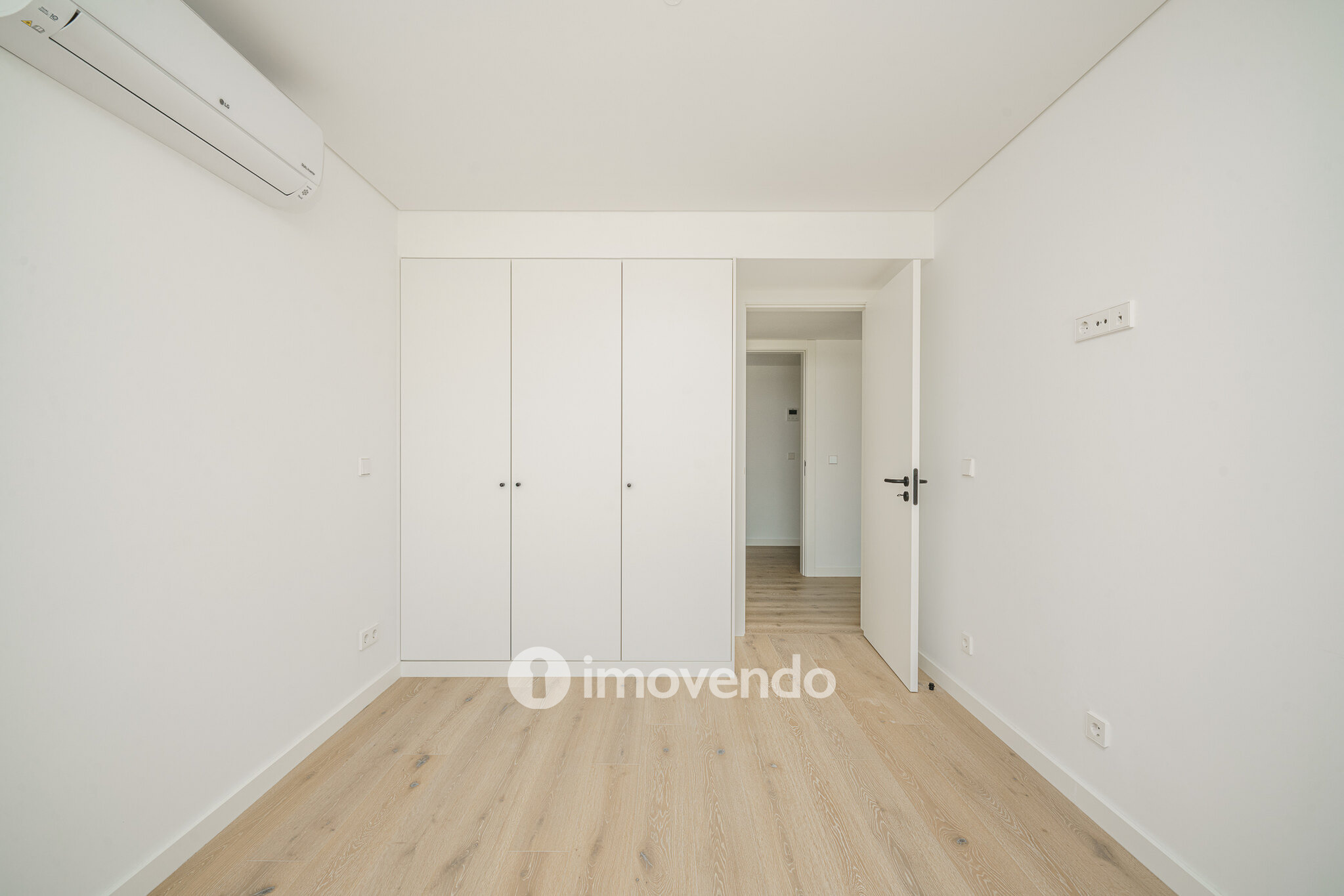 Apartamento 3 único, com estacionamento e piscina comum, no Barreiro