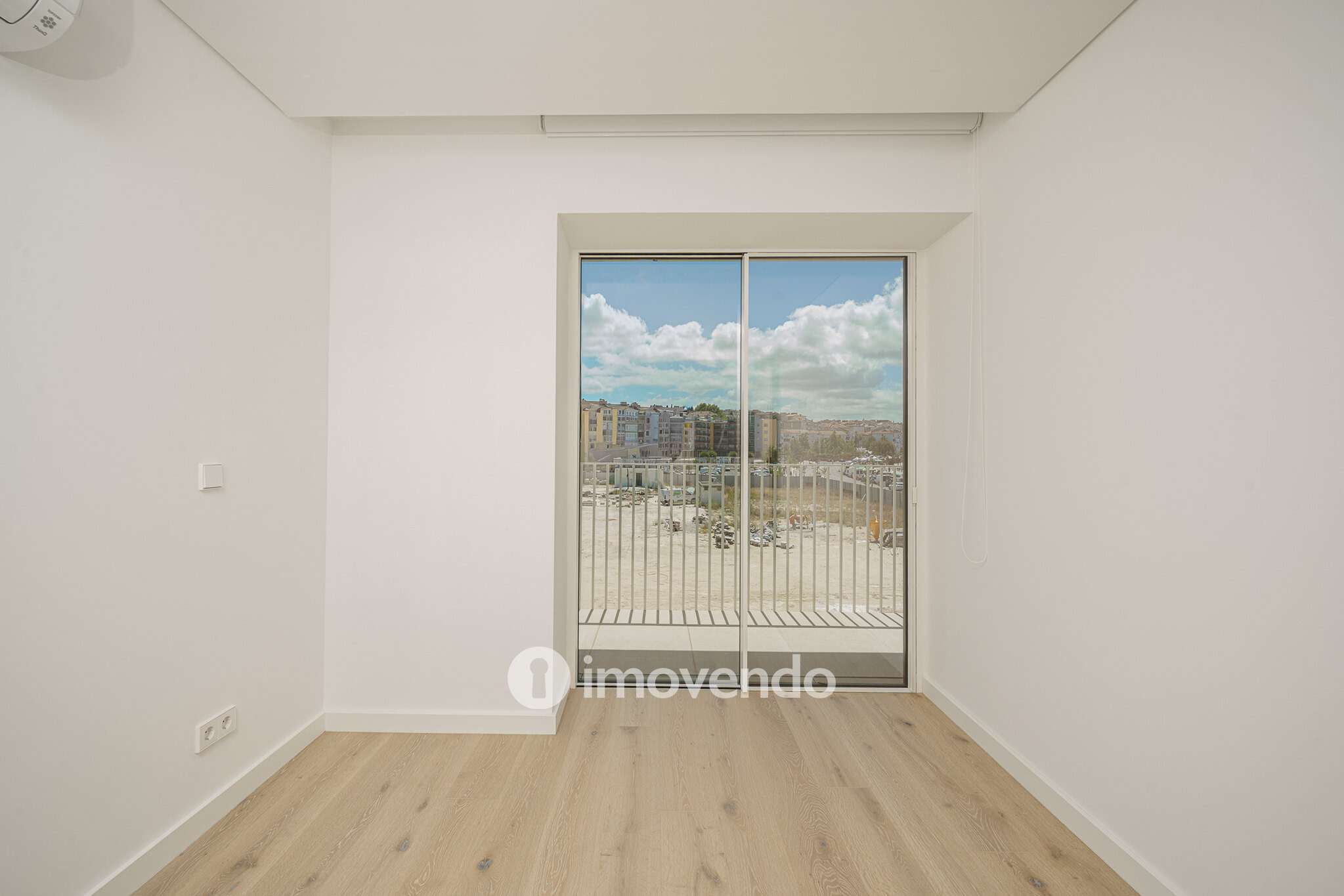Apartamento 3 único, com estacionamento e piscina comum, no Barreiro