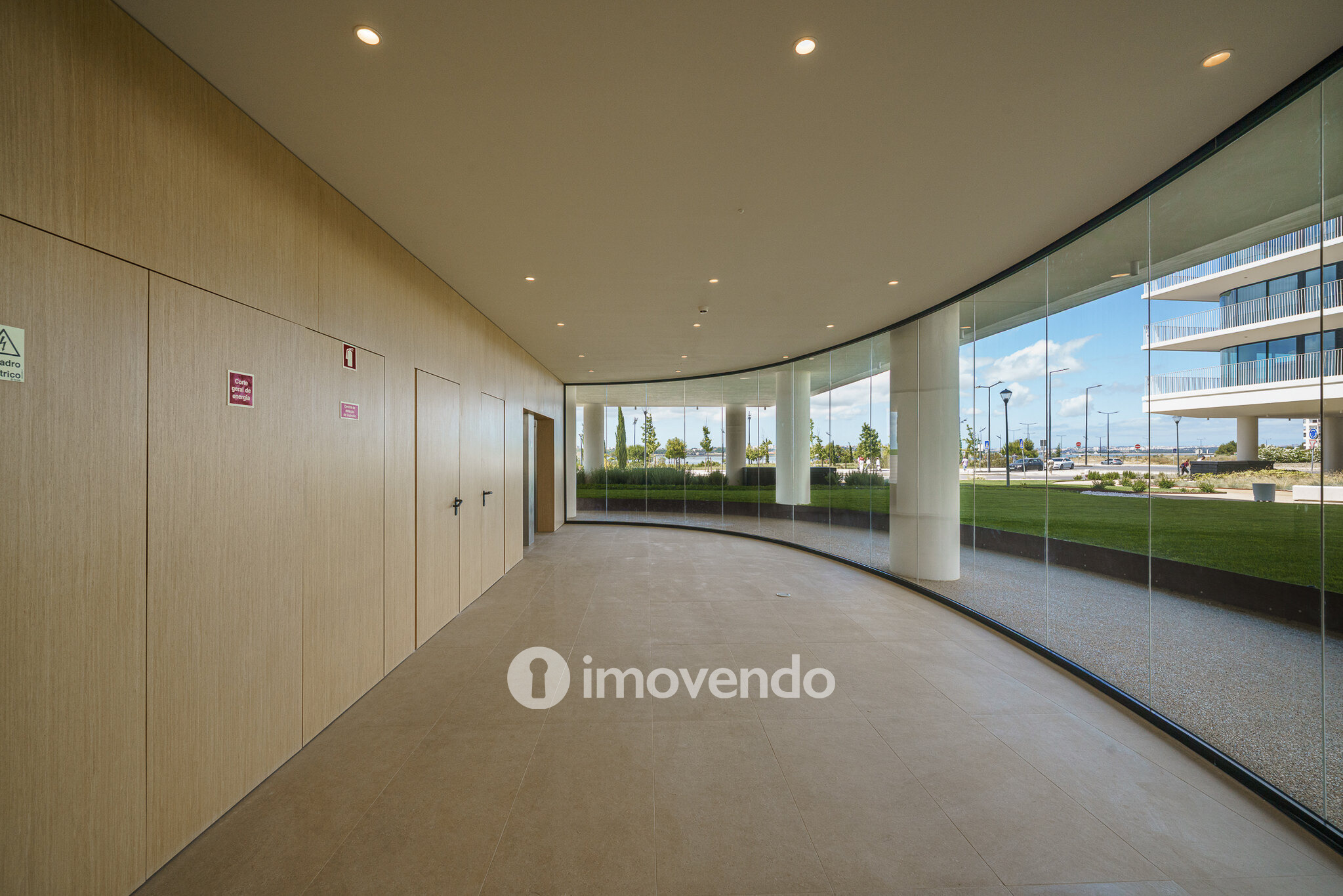 Apartamento 3 único, com estacionamento e piscina comum, no Barreiro