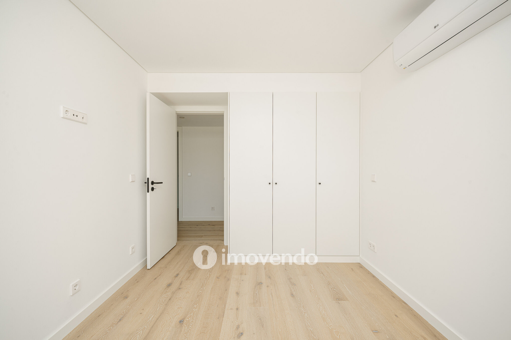 Apartamento 3 único, com estacionamento e piscina comum, no Barreiro
