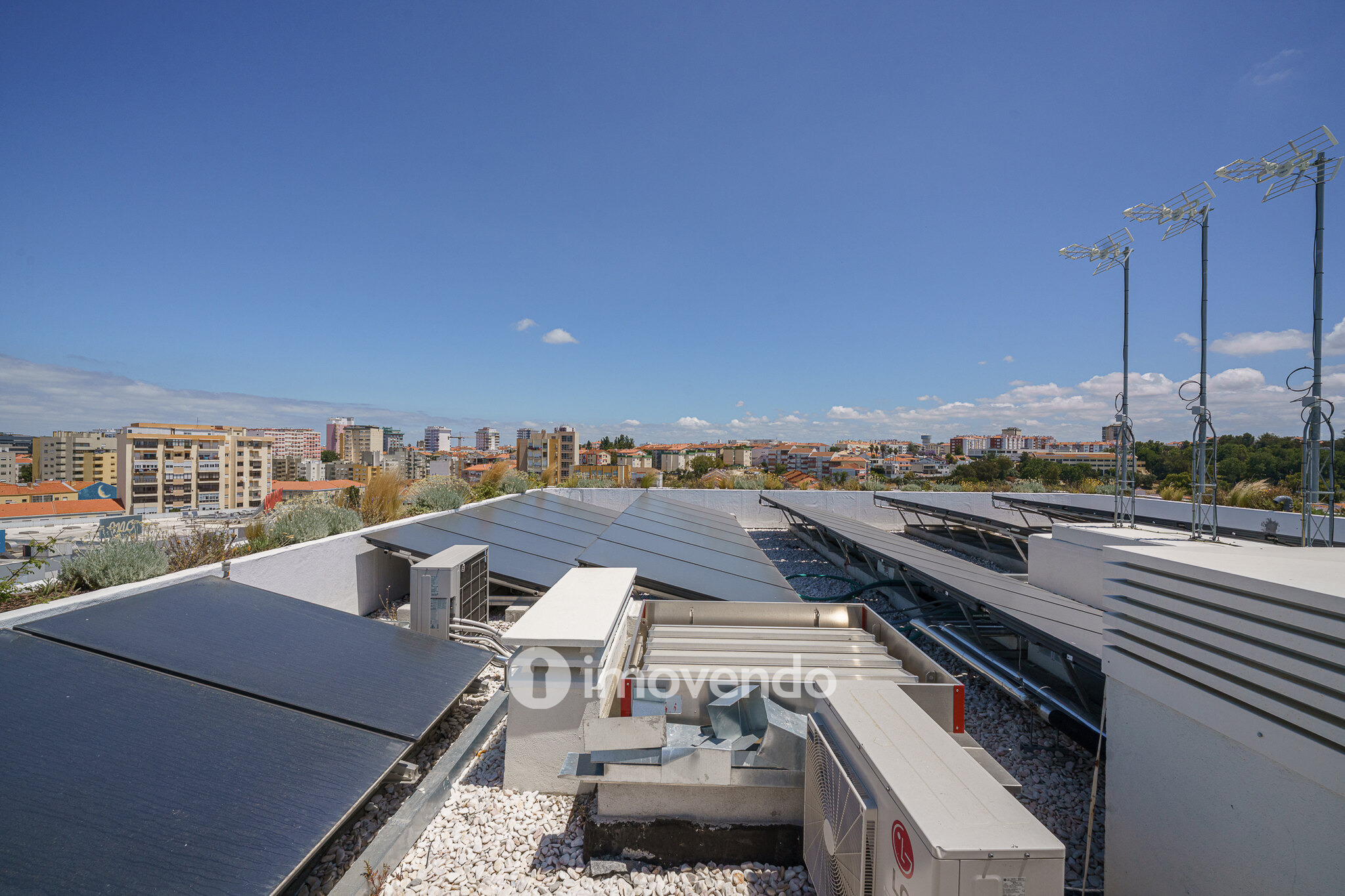 Apartamento 3 único, com estacionamento e piscina comum, no Barreiro