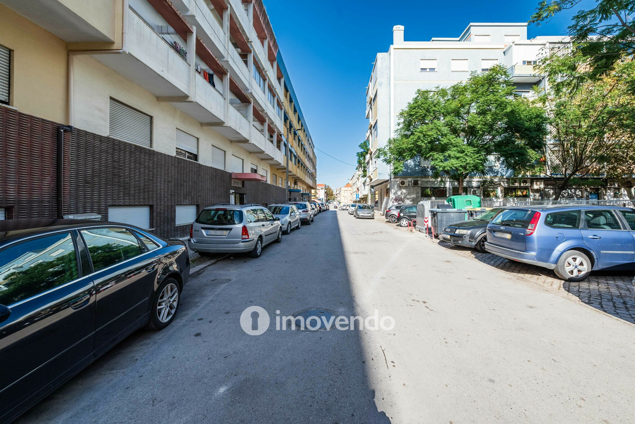 Apartamento T4, com vista rio e varanda, no centro do Barreiro