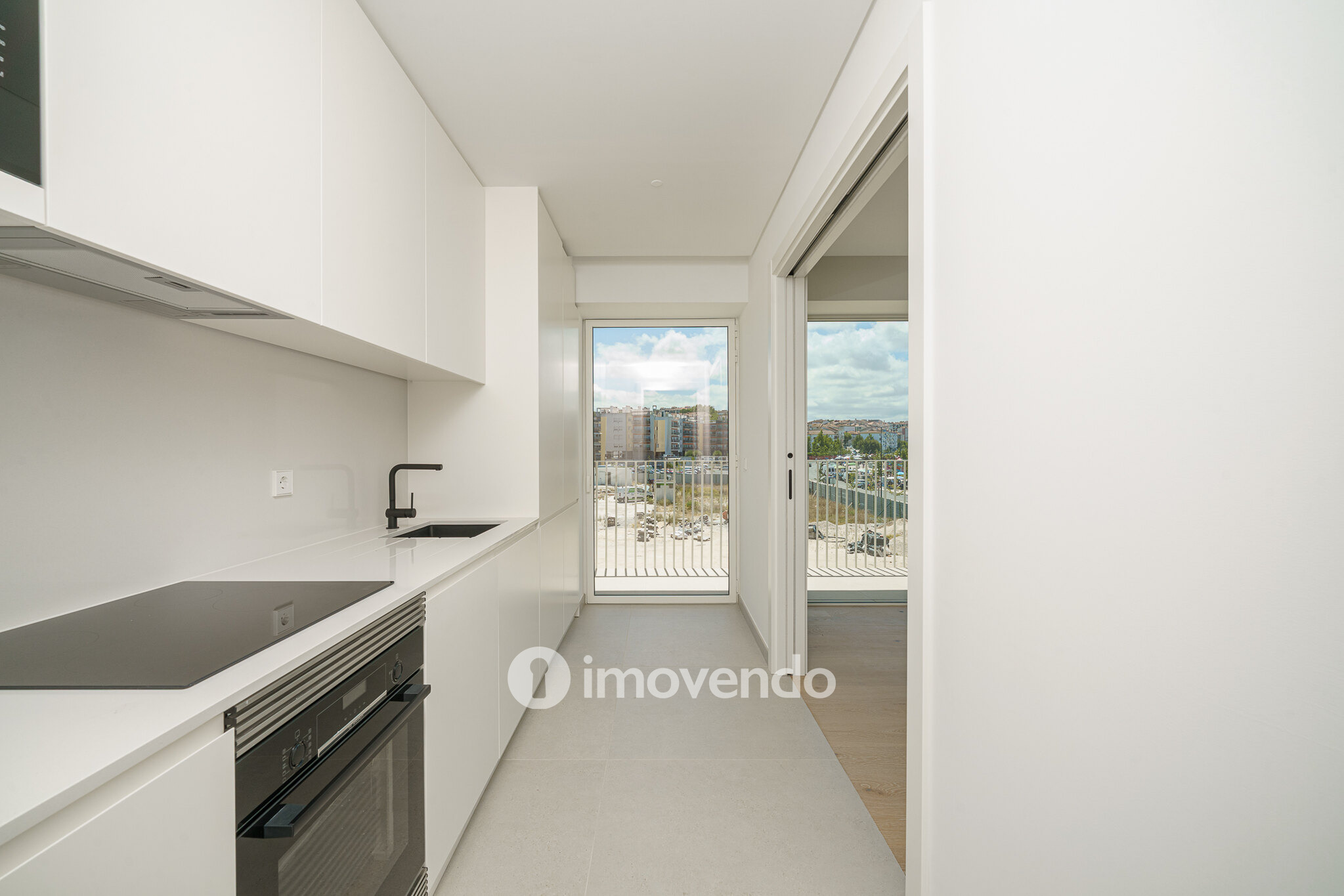 Apartamento 3 único, com estacionamento e piscina comum, no Barreiro