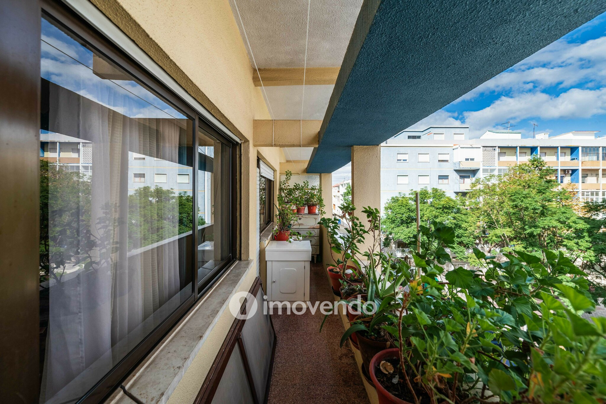 Apartamento T4, com vista rio e varanda, no centro do Barreiro