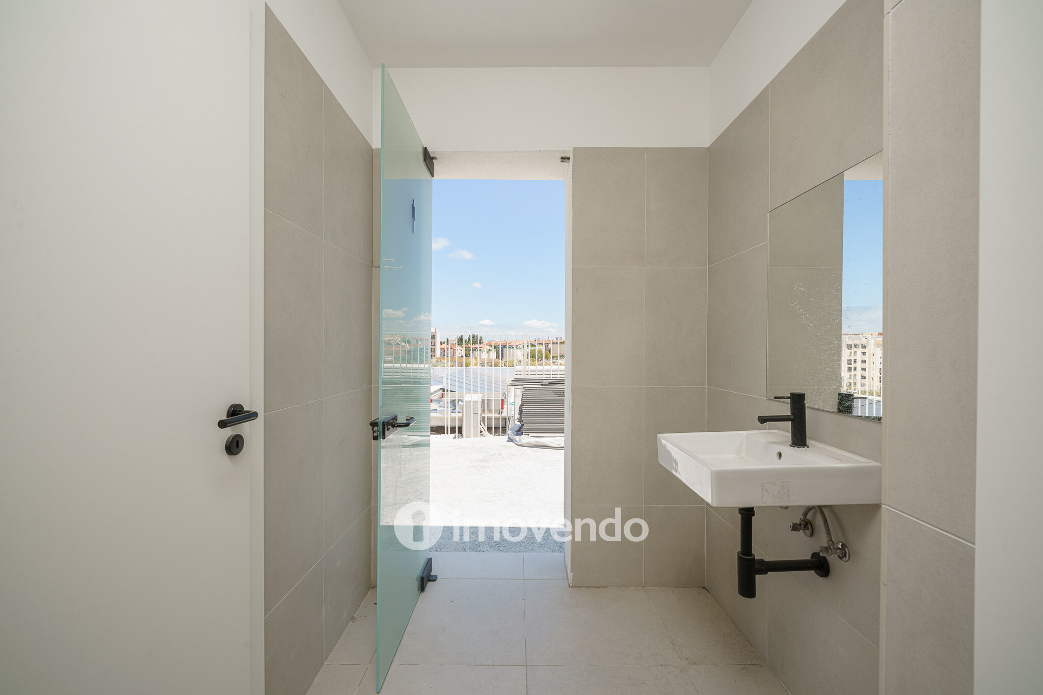 Apartamento 3 único, com estacionamento e piscina comum, no Barreiro