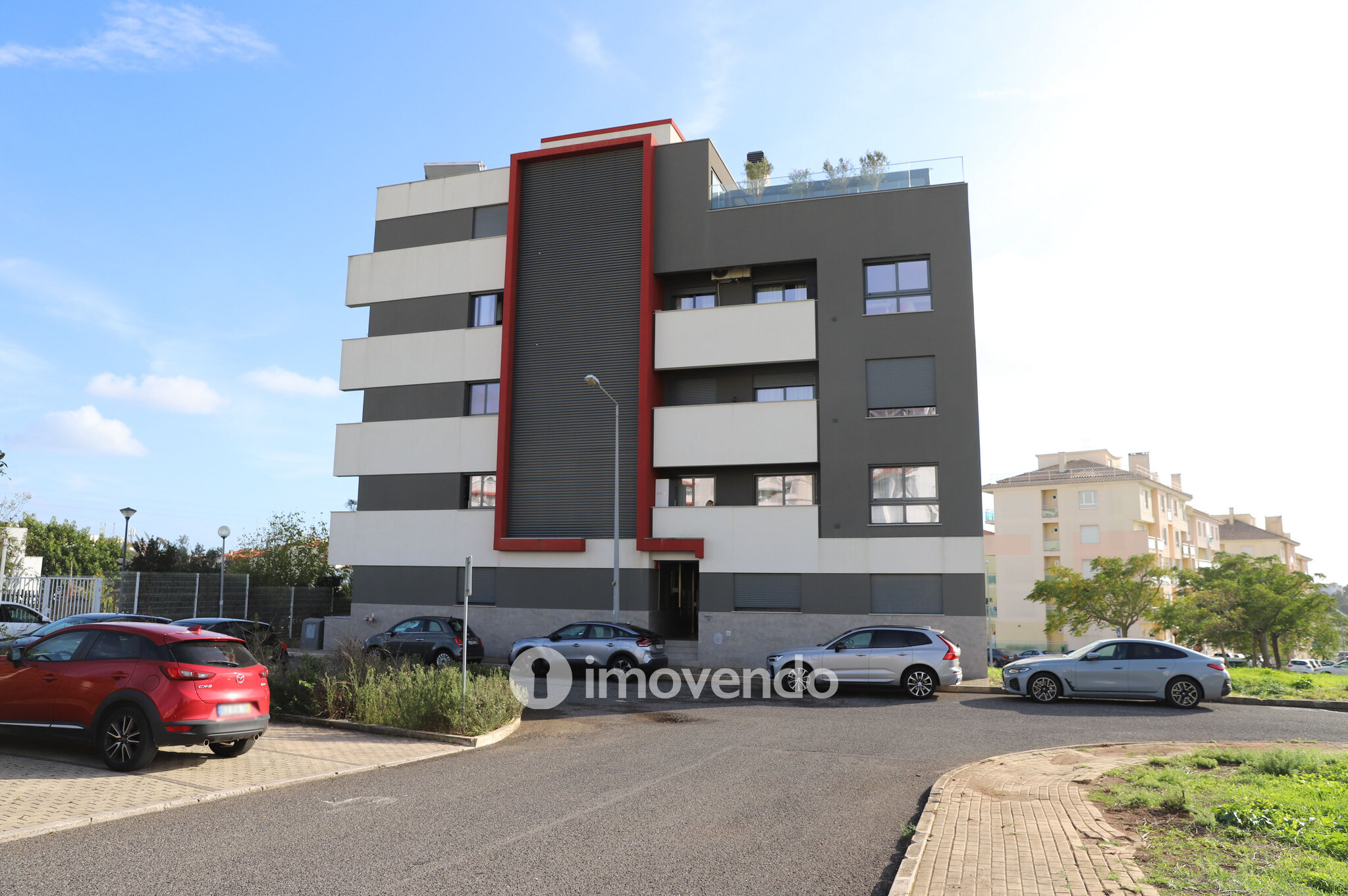 Apartamento T3 exclusivo, com garagem, em São Domingos de Rana