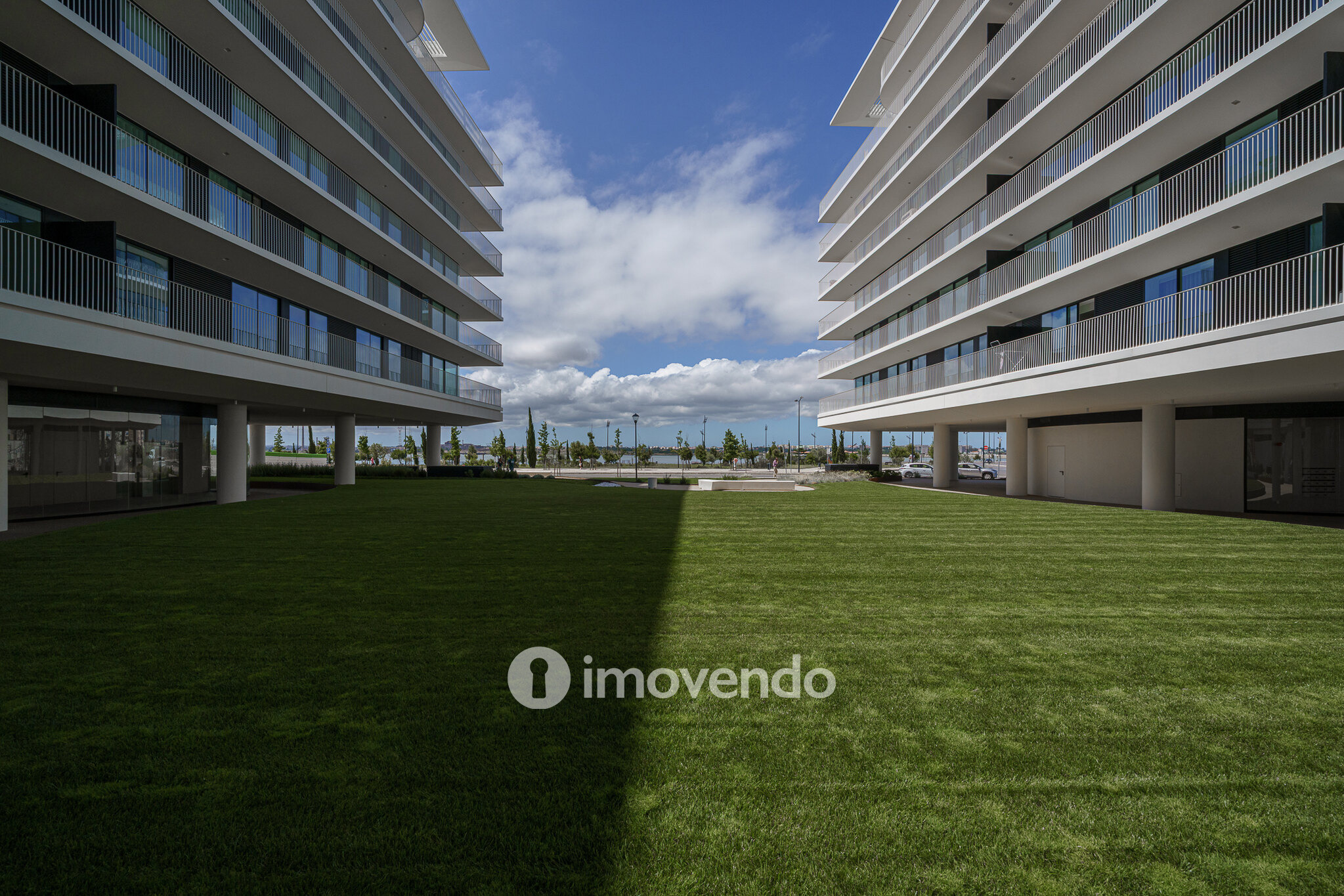 Apartamento 3 único, com estacionamento e piscina comum, no Barreiro