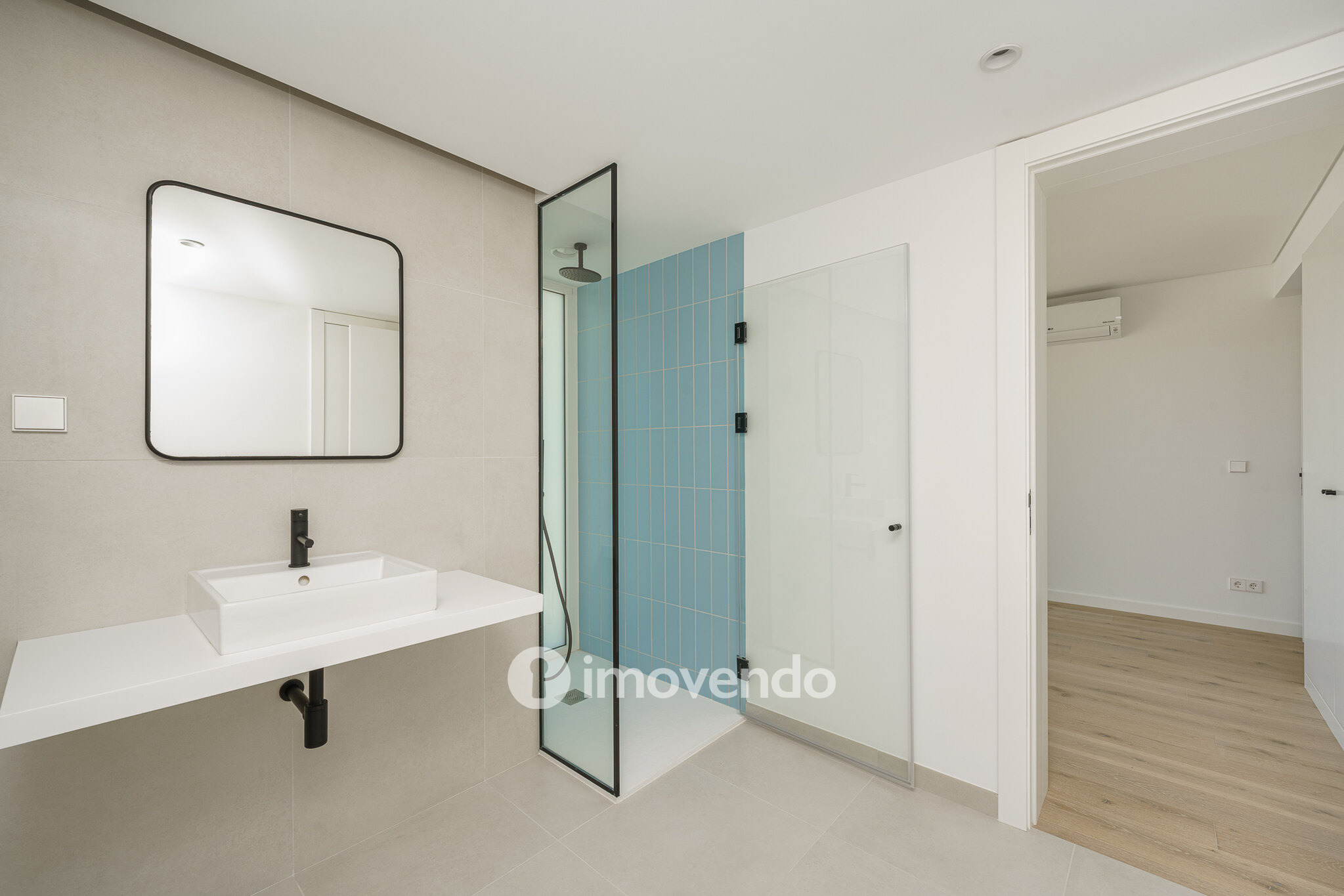 Apartamento 3 único, com estacionamento e piscina comum, no Barreiro