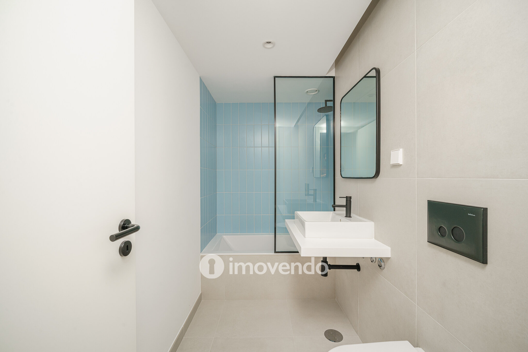 Apartamento 3 único, com estacionamento e piscina comum, no Barreiro