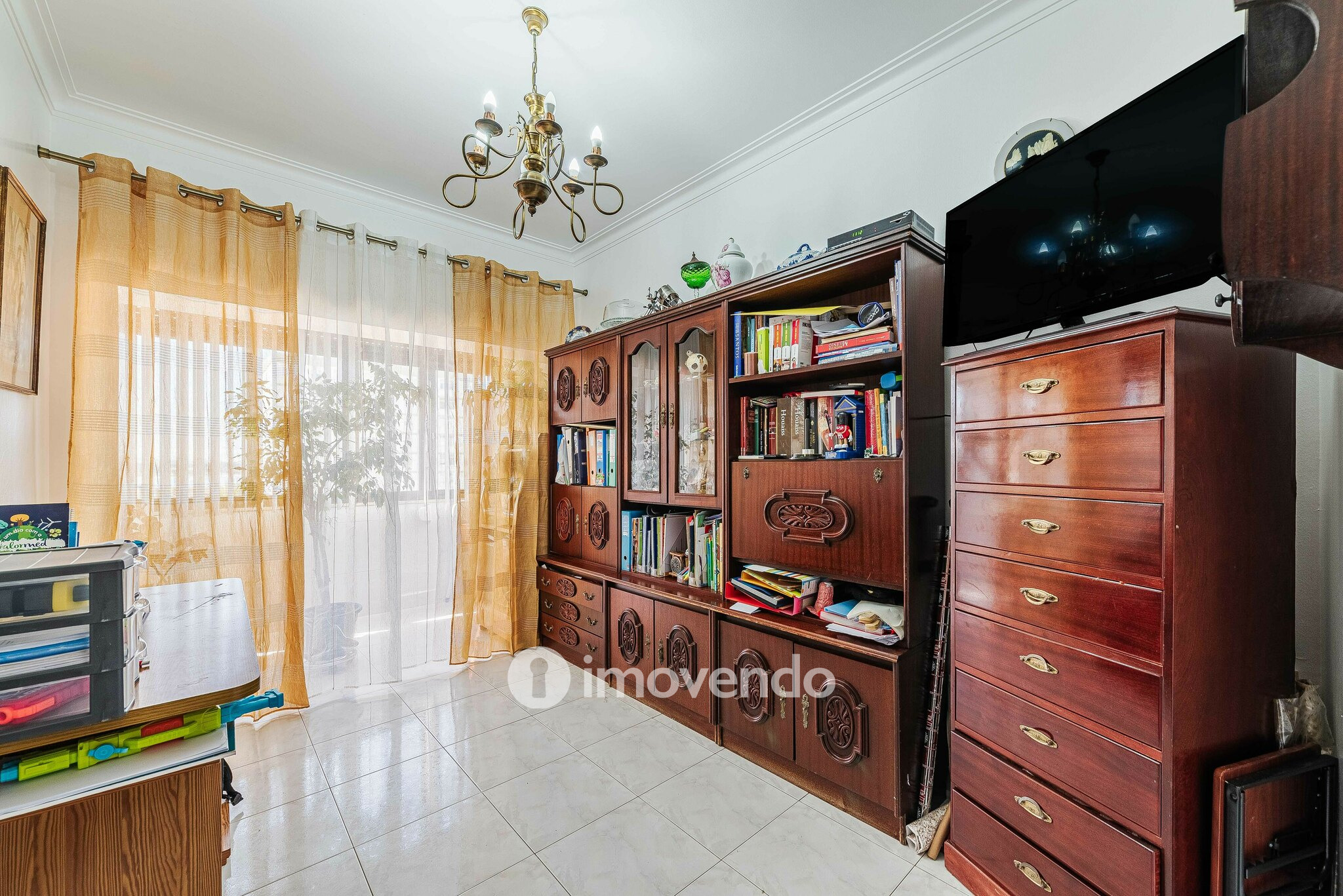 Apartamento T4, com vista rio e varanda, no centro do Barreiro