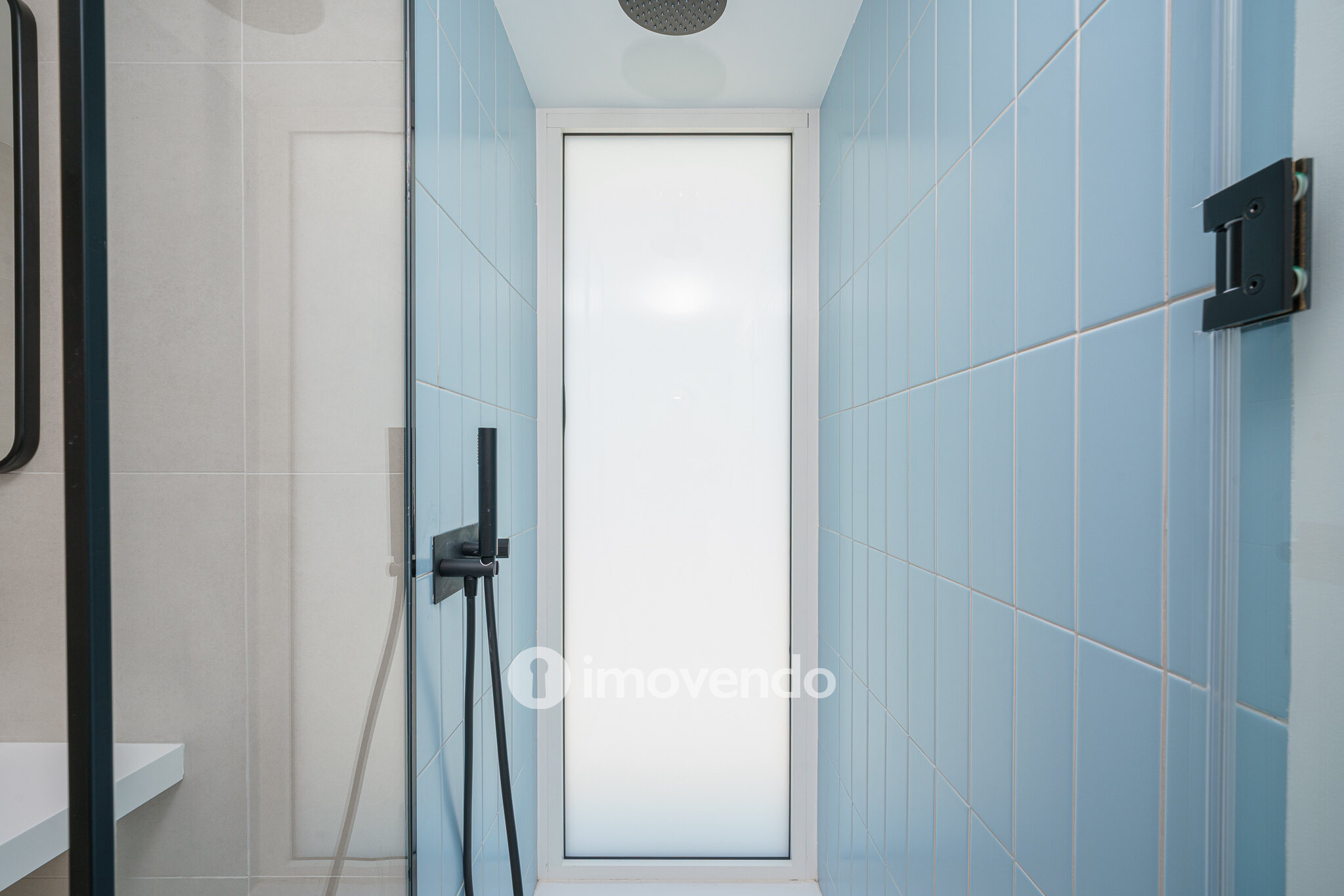 Apartamento 3 único, com estacionamento e piscina comum, no Barreiro