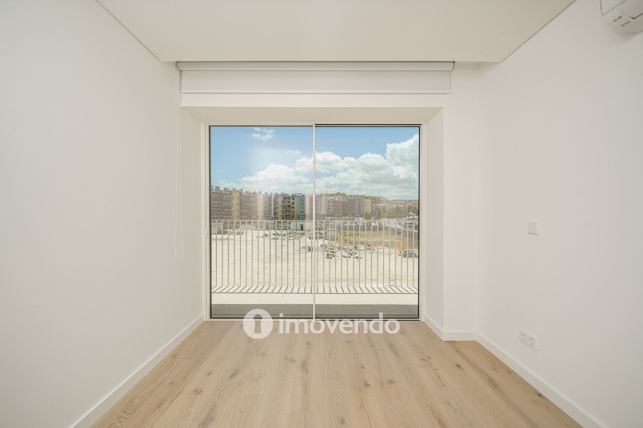 Apartamento 3 único, com estacionamento e piscina comum, no Barreiro