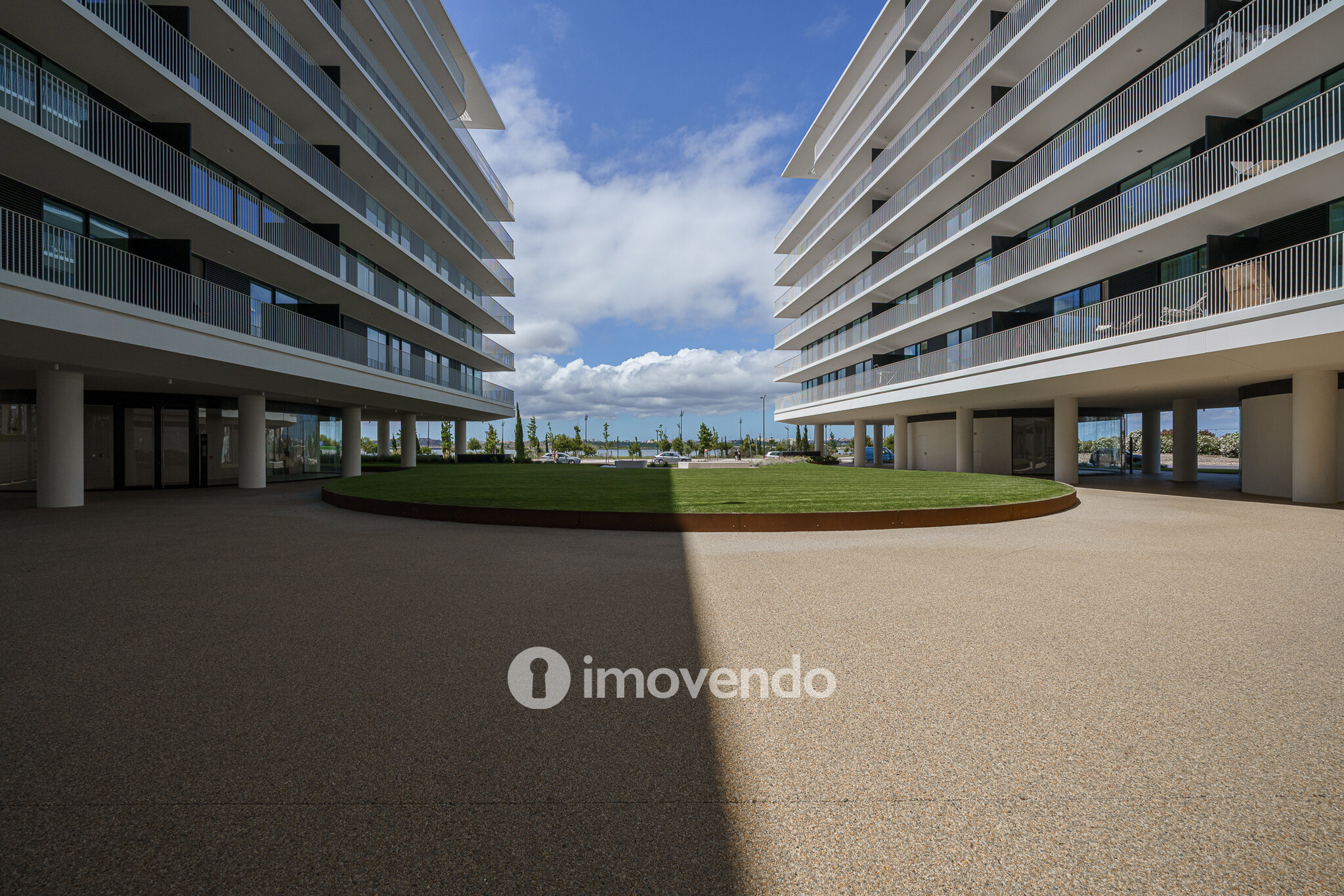 Apartamento 3 único, com estacionamento e piscina comum, no Barreiro