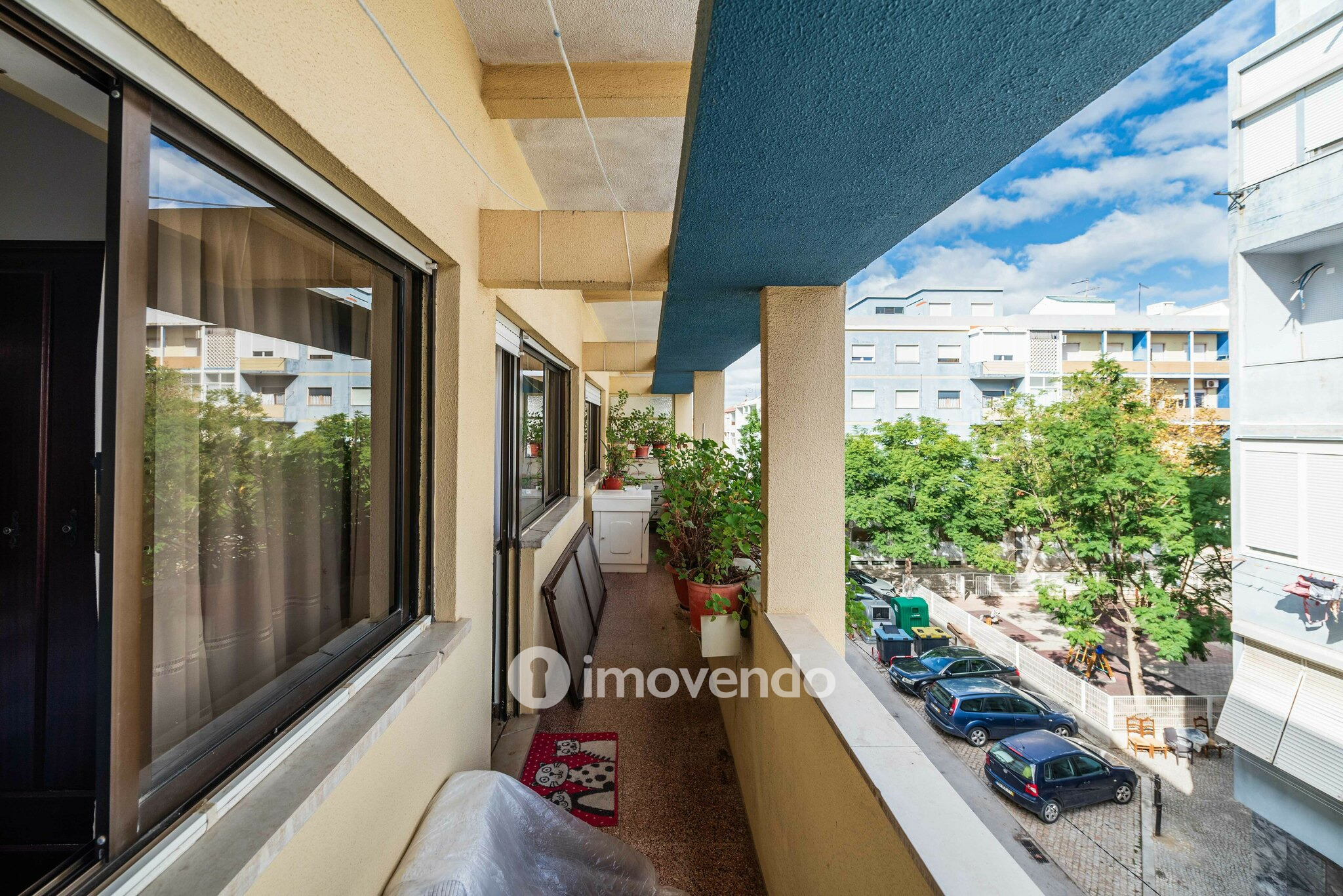 Apartamento T4, com vista rio e varanda, no centro do Barreiro