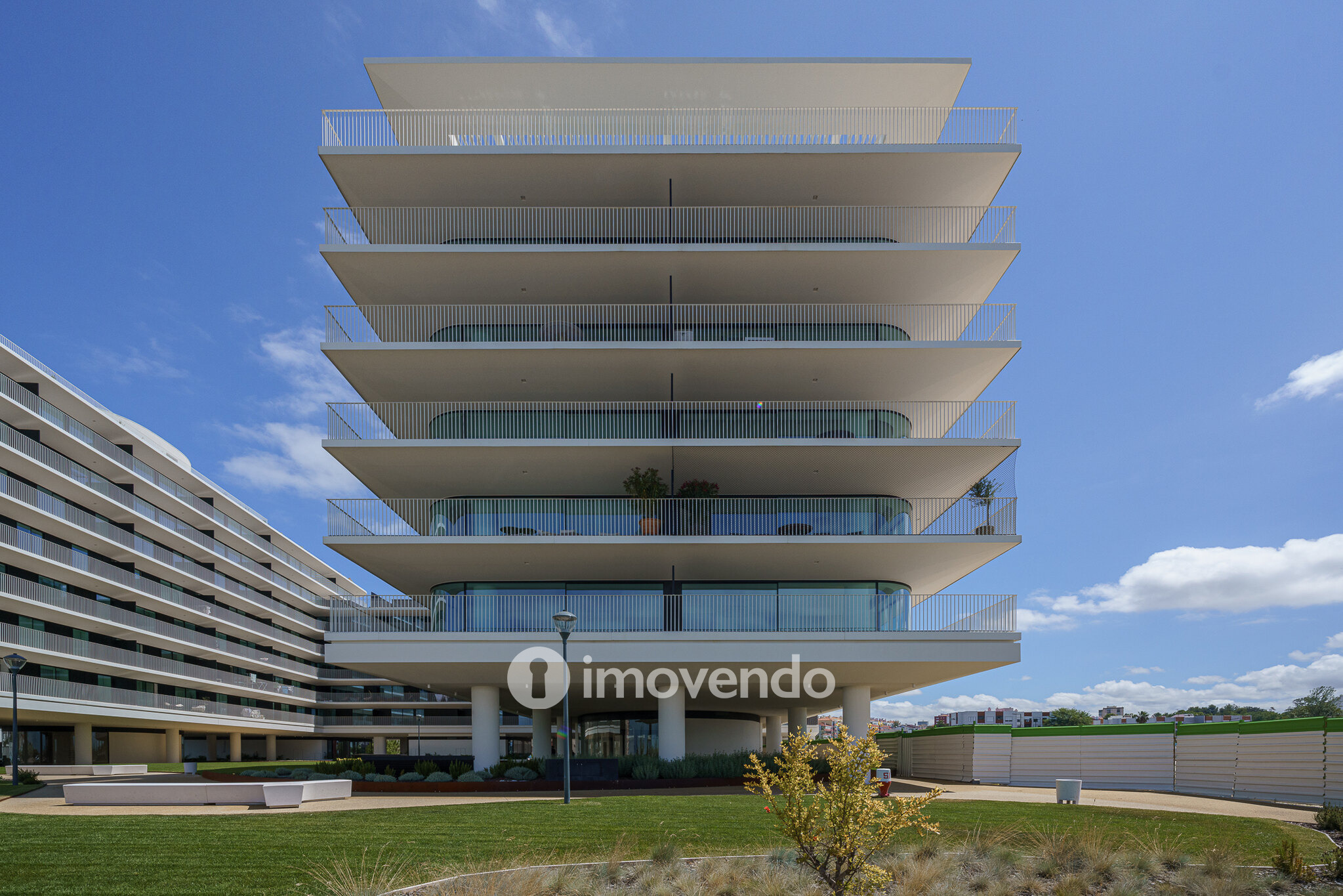 Apartamento 3 único, com estacionamento e piscina comum, no Barreiro