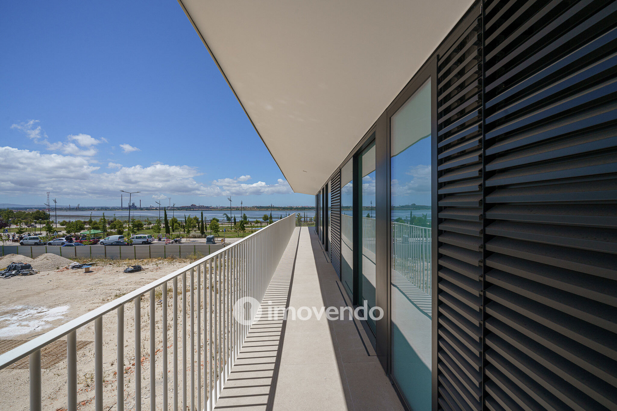 Apartamento 3 único, com estacionamento e piscina comum, no Barreiro