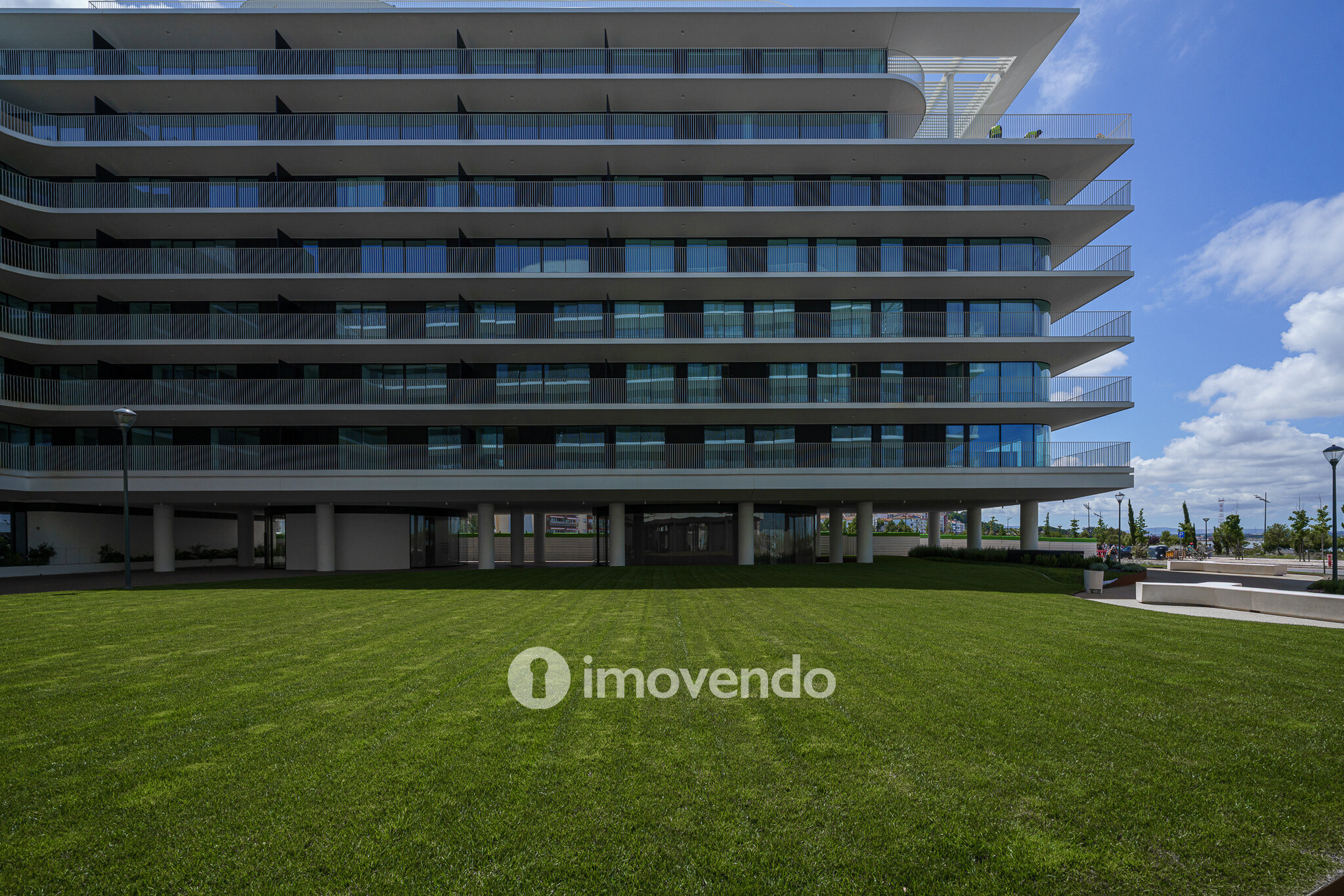 Apartamento 3 único, com estacionamento e piscina comum, no Barreiro